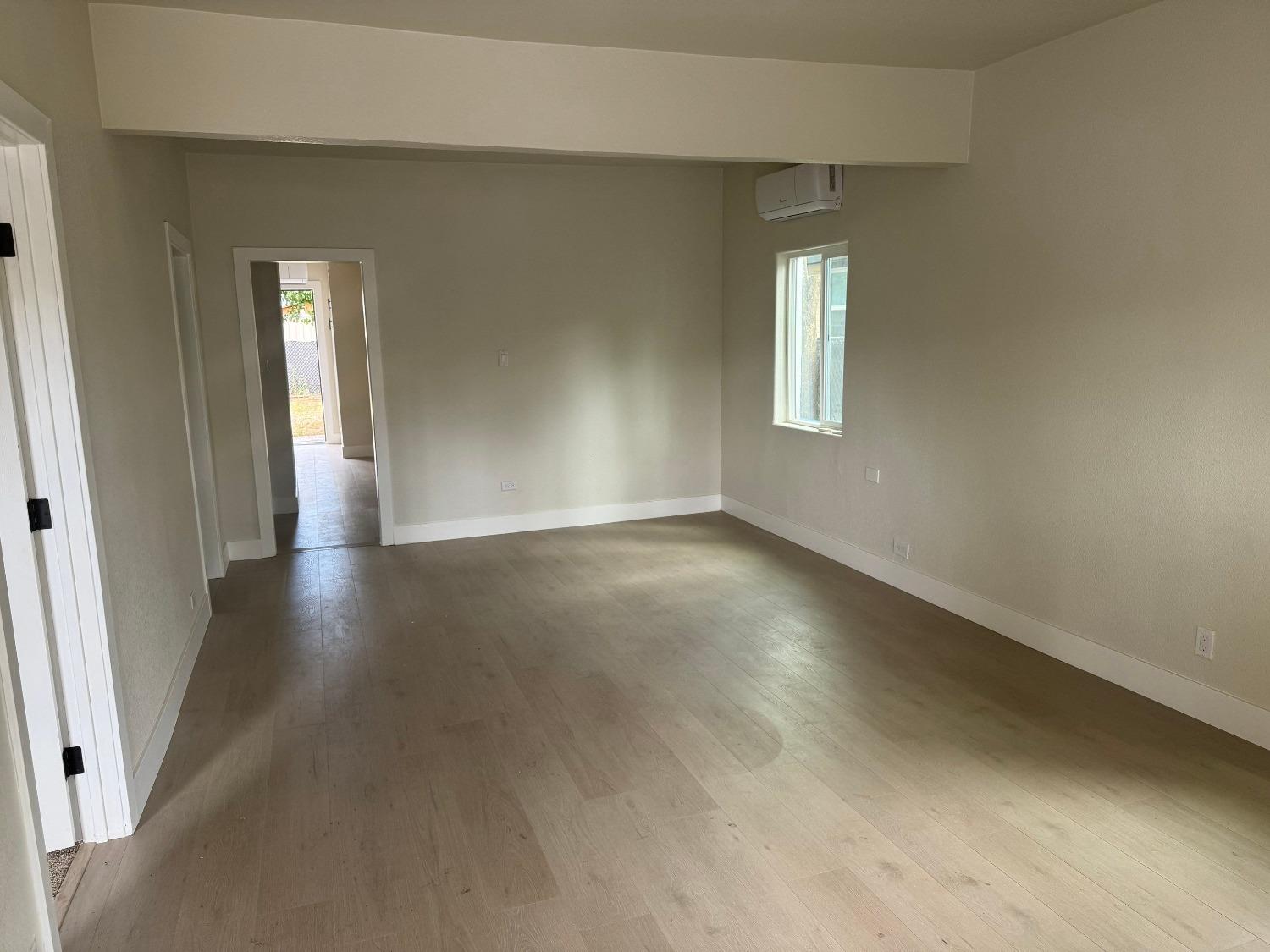 Detail Gallery Image 2 of 22 For 3138 San Diego Way, Sacramento,  CA 95820 - 4 Beds | 1/1 Baths