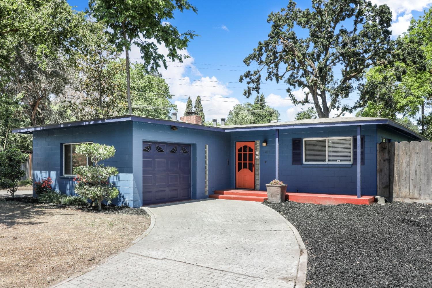 Detail Gallery Image 1 of 28 For 405 Helen Ave, Modesto,  CA 95354 - 2 Beds | 1 Baths