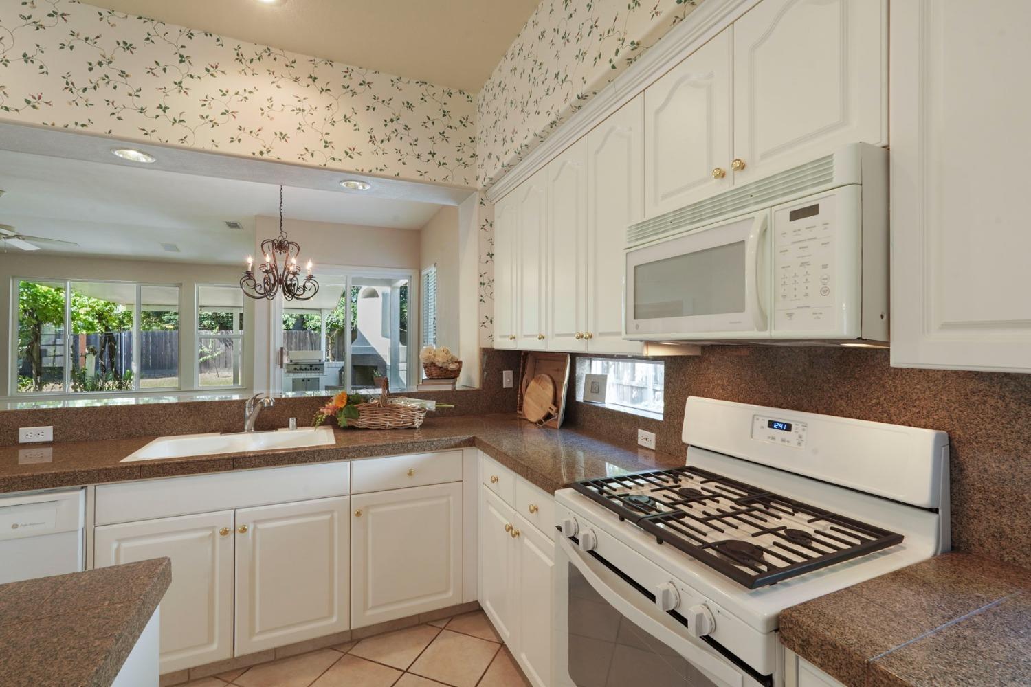 Detail Gallery Image 17 of 48 For 2607 W Elm St, Lodi,  CA 95242 - 3 Beds | 2 Baths
