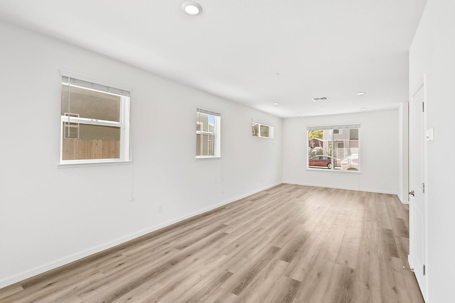 Detail Gallery Image 15 of 44 For 5542 Malibu Palm Ct, Sacramento,  CA 95842 - 3 Beds | 2/1 Baths