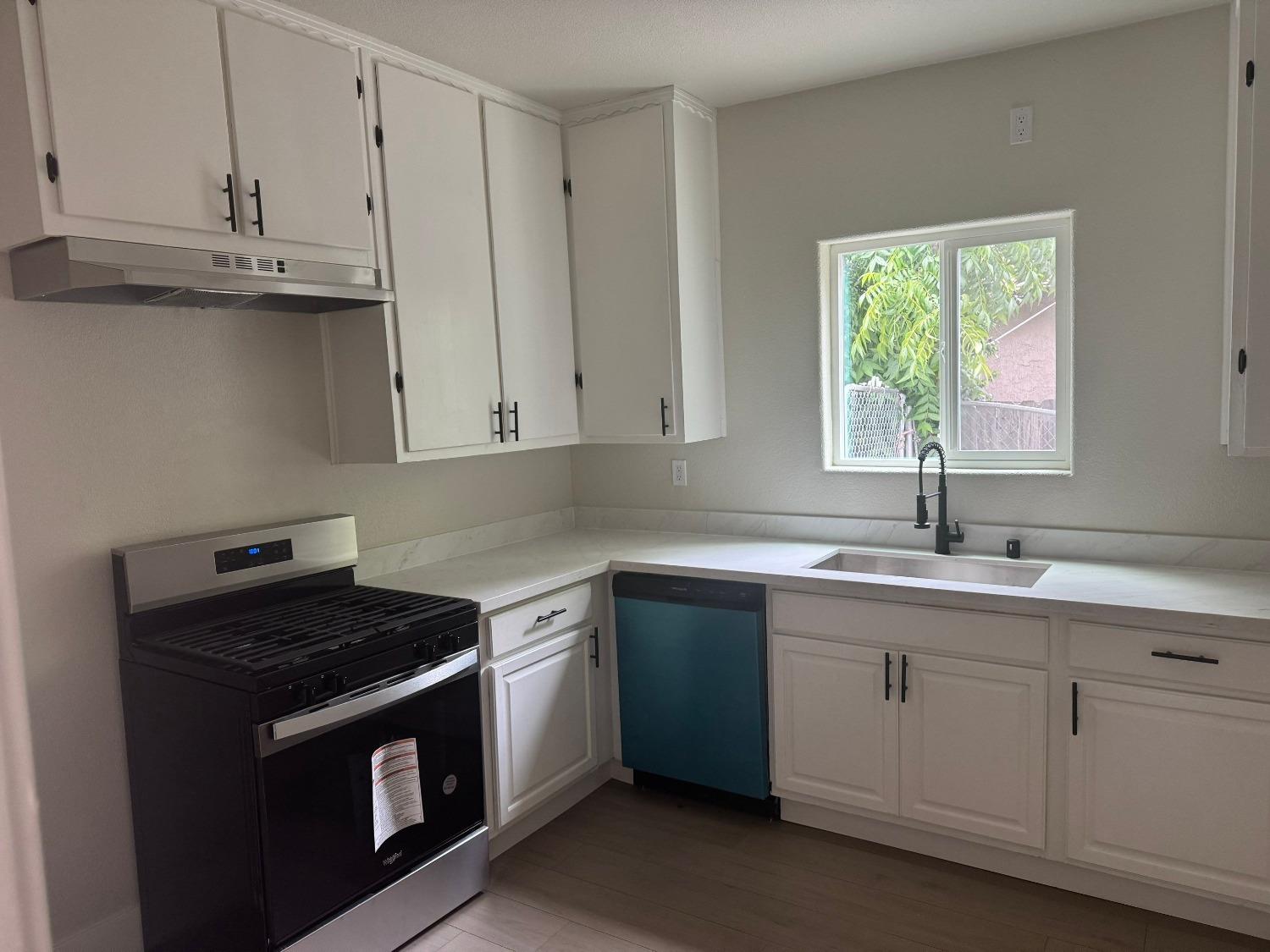 Detail Gallery Image 5 of 22 For 3138 San Diego Way, Sacramento,  CA 95820 - 4 Beds | 1/1 Baths