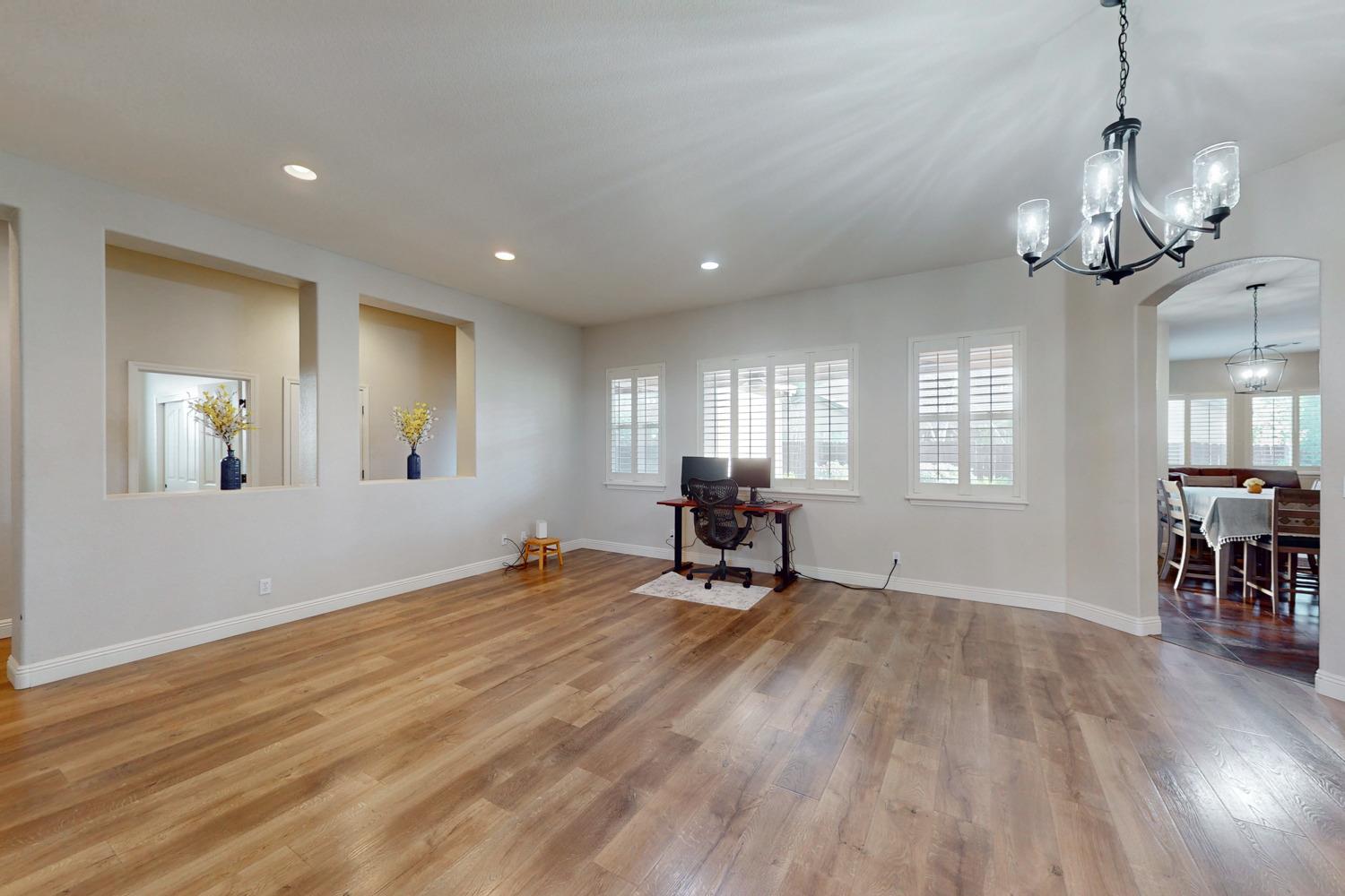 Detail Gallery Image 12 of 73 For 1918 Heidi Way, Yuba City,  CA 95993 - 4 Beds | 3 Baths