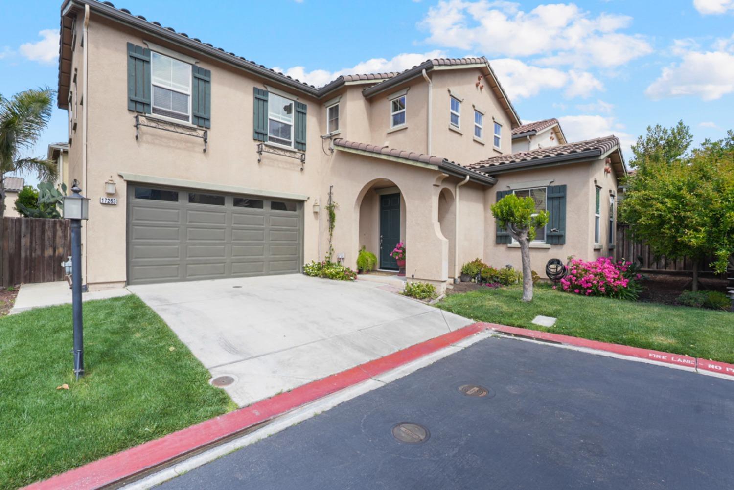 Detail Gallery Image 2 of 32 For 17263 S Bell Post Ln, Lathrop,  CA 95330 - 4 Beds | 2/1 Baths