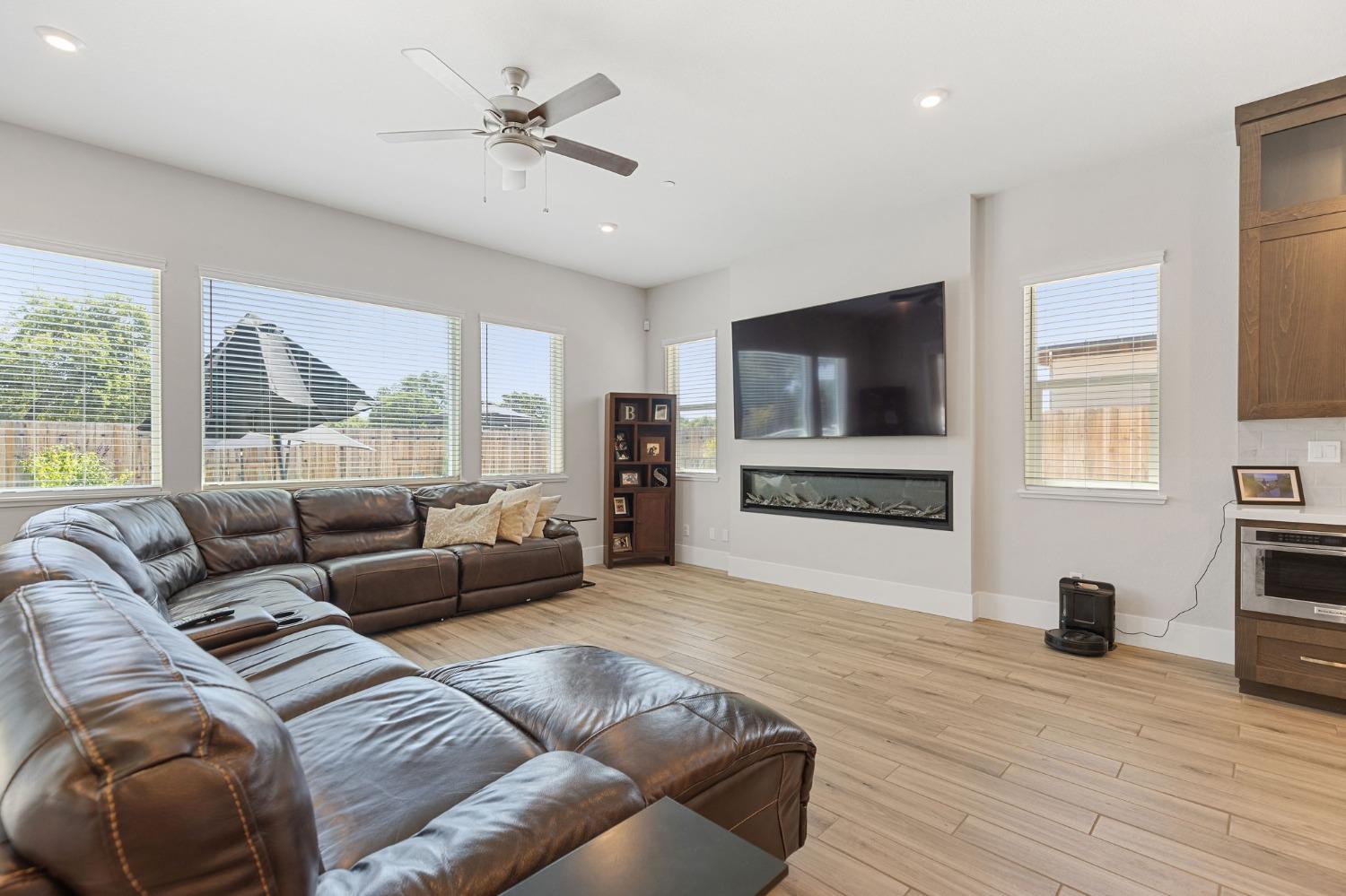 Detail Gallery Image 18 of 83 For 5125 Turnberry Dr, Lincoln,  CA 95648 - 5 Beds | 4/1 Baths