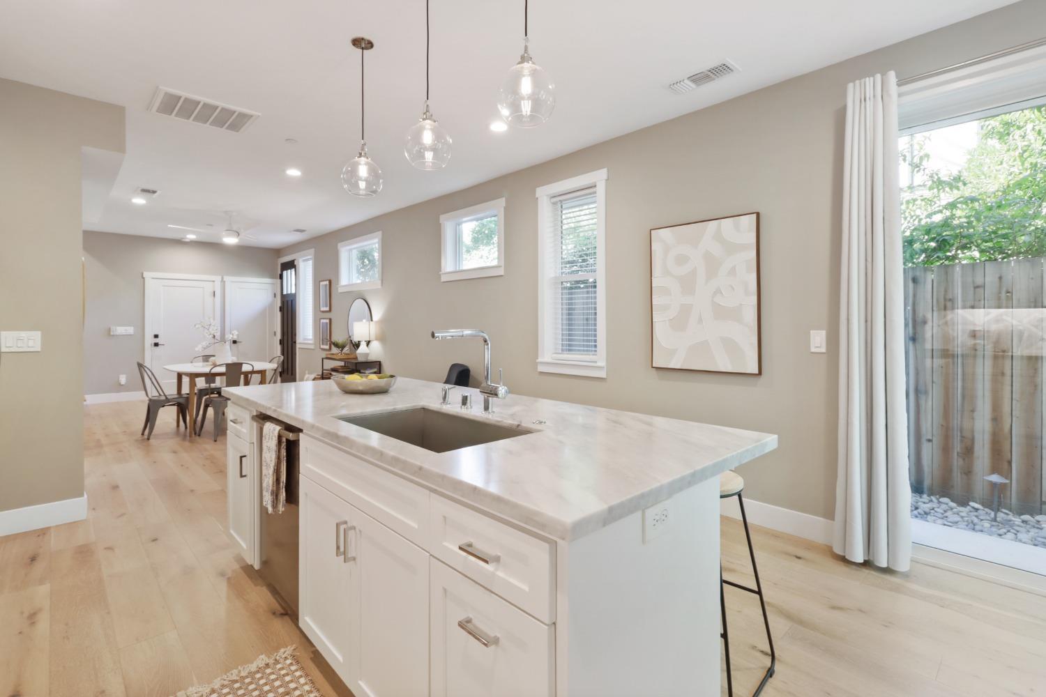 Detail Gallery Image 17 of 58 For 2011 Fat Aly, Sacramento,  CA 95811 - 3 Beds | 2/2 Baths