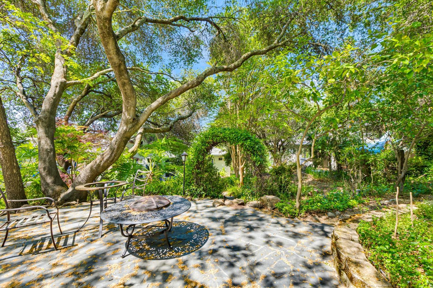 Detail Gallery Image 33 of 46 For 4006 Canyon Dr, Fair Oaks,  CA 95628 - 5 Beds | 4 Baths
