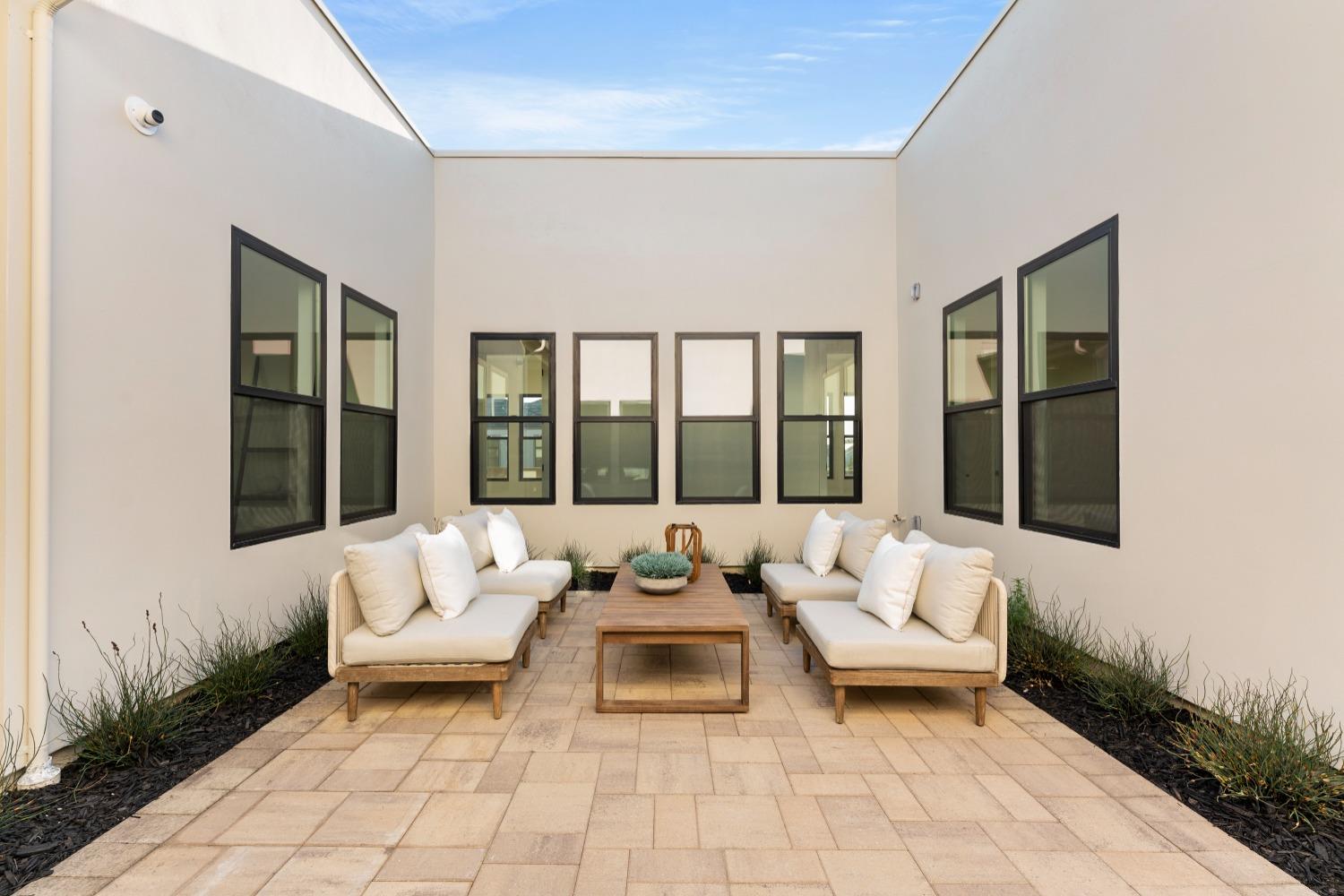 Detail Gallery Image 14 of 78 For 4810 Minero Ln, Granite Bay,  CA 95746 - 5 Beds | 4/1 Baths