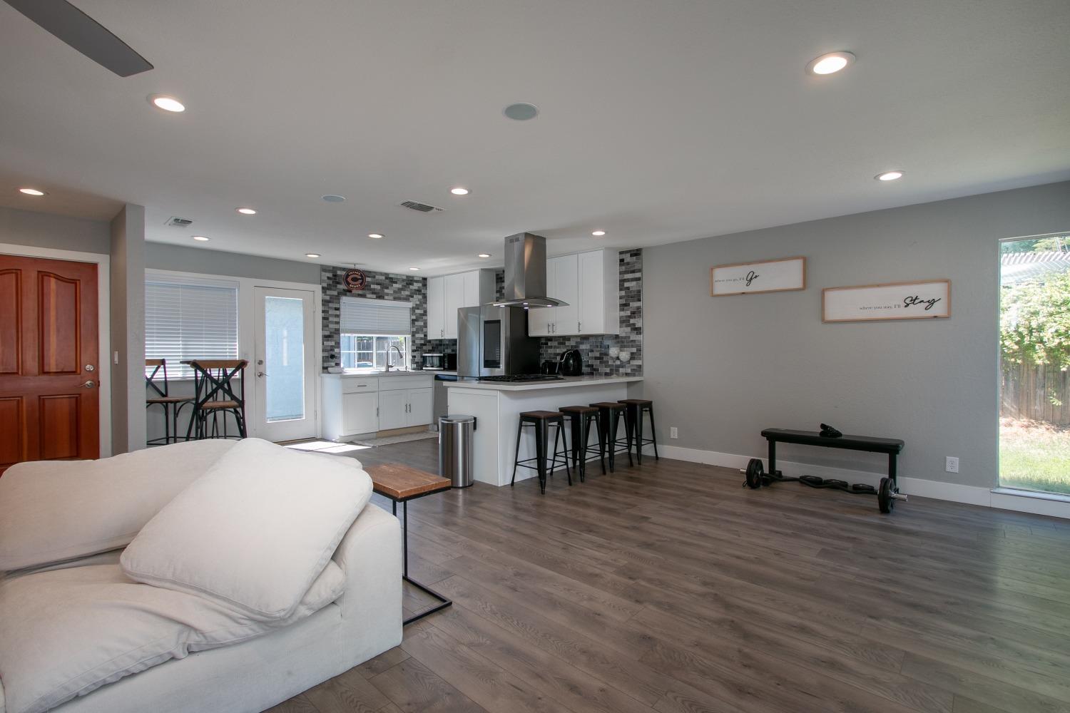 Detail Gallery Image 10 of 33 For 8449 Juglans Dr, Orangevale,  CA 95662 - 3 Beds | 2 Baths