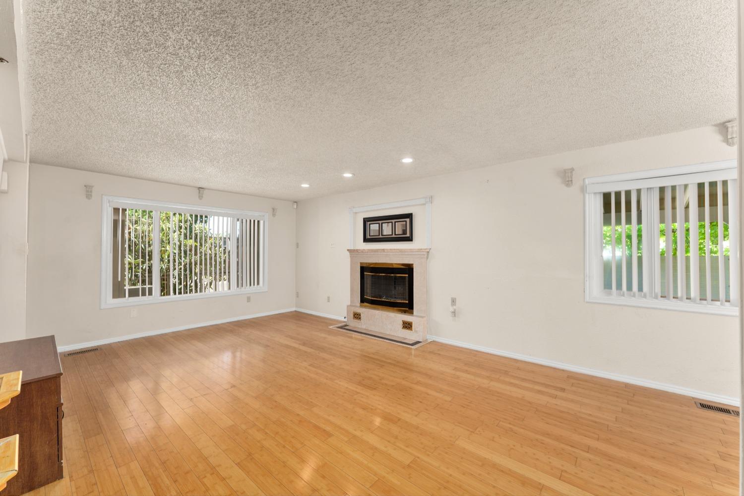 Detail Gallery Image 19 of 84 For 8905 Fredric, Sacramento,  CA 95826 - 4 Beds | 3 Baths