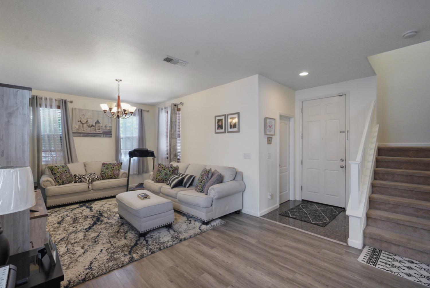 Detail Gallery Image 7 of 32 For 17263 S Bell Post Ln, Lathrop,  CA 95330 - 4 Beds | 2/1 Baths