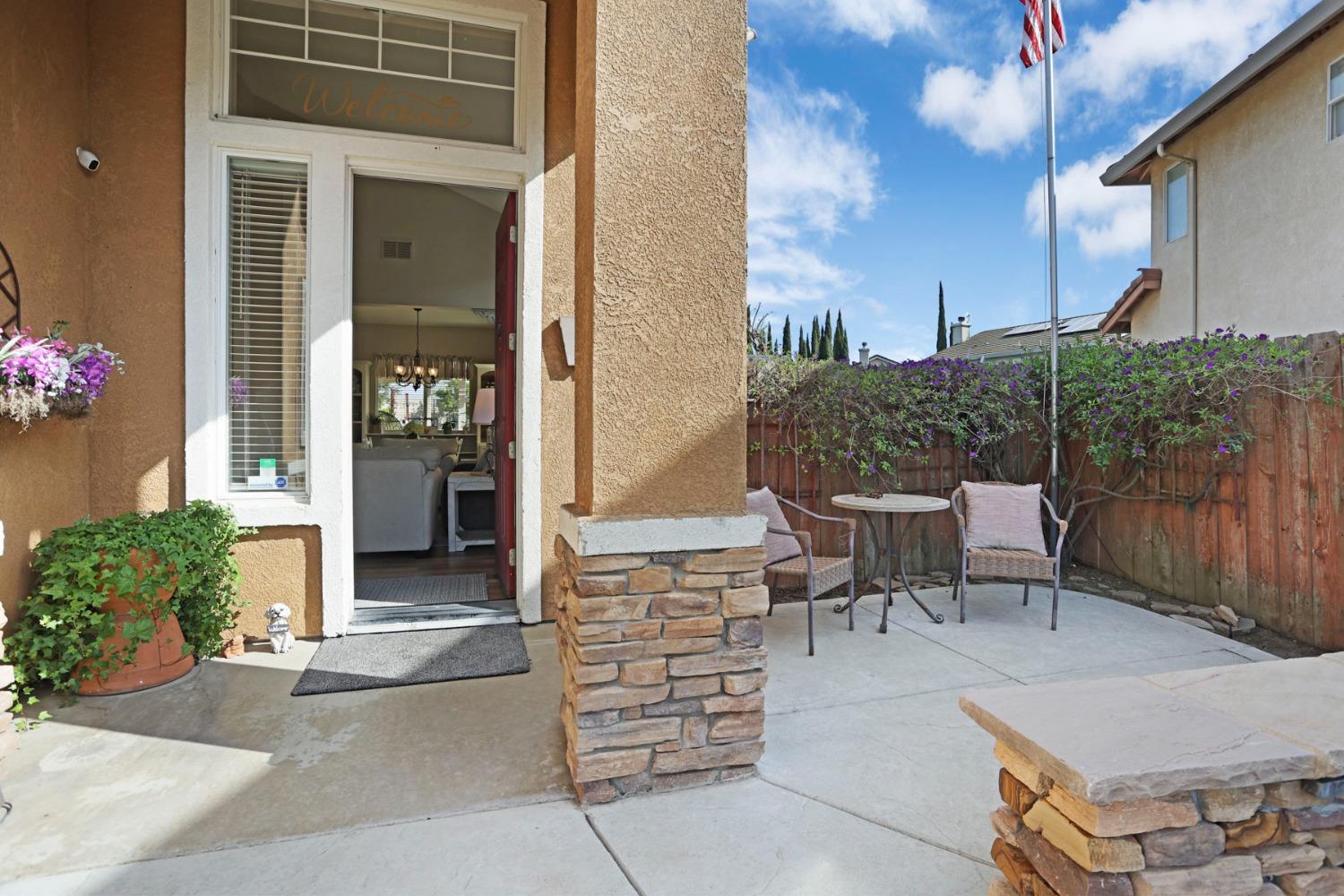Detail Gallery Image 2 of 43 For 990 Kirkwood Way, Lathrop,  CA 95330 - 5 Beds | 3 Baths