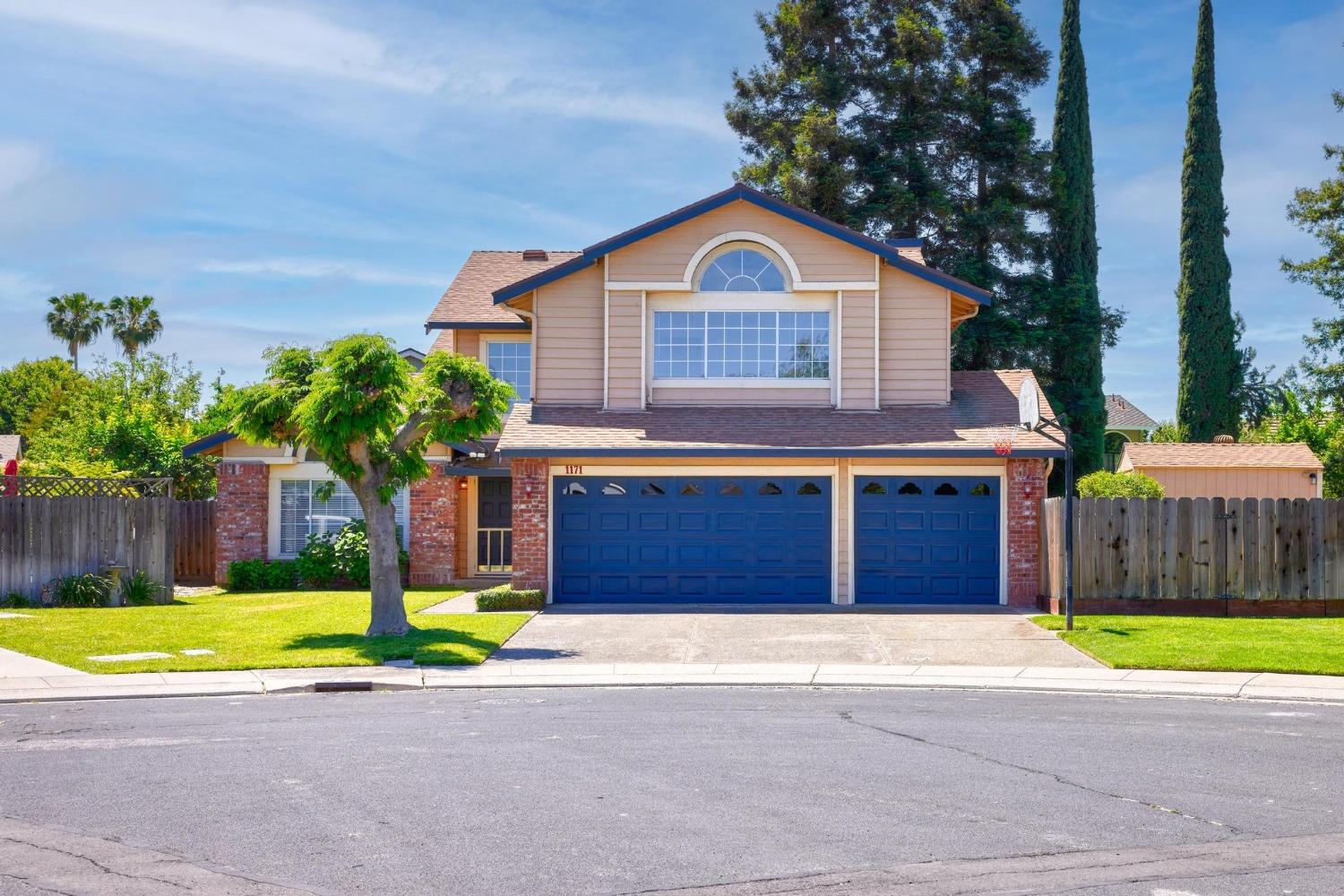 Detail Gallery Image 4 of 48 For 1171 Hidden Meadow, Manteca,  CA 95337 - 5 Beds | 3 Baths