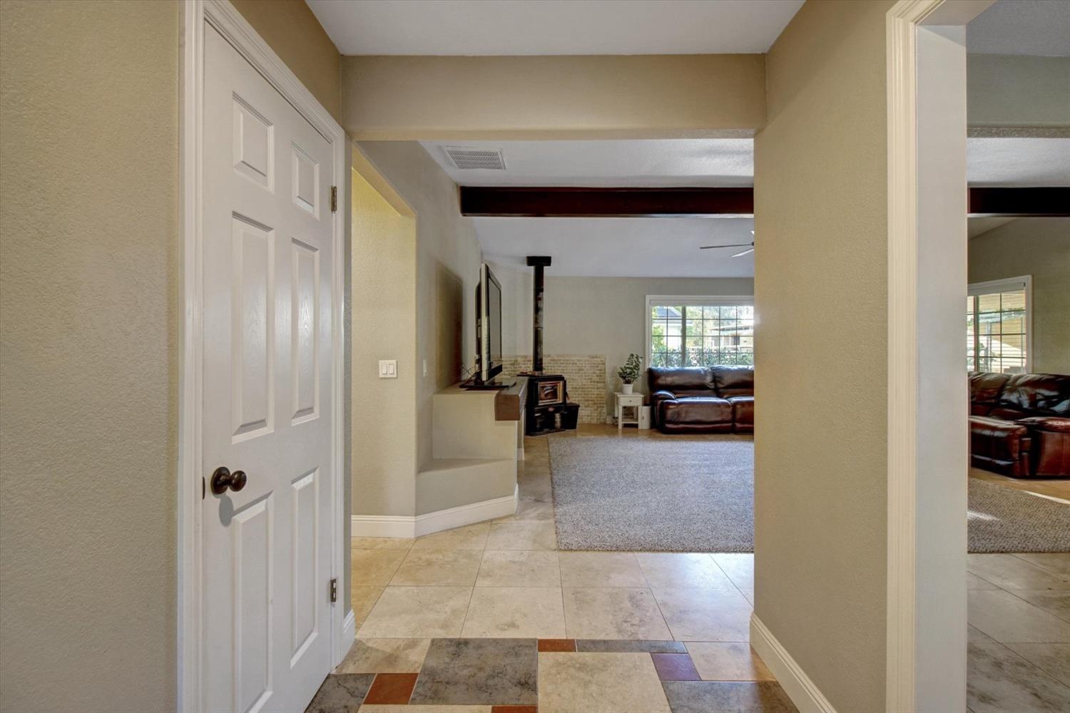 Detail Gallery Image 6 of 85 For 10363 Maggy Rd, Wilton,  CA 95693 - 4 Beds | 3/1 Baths