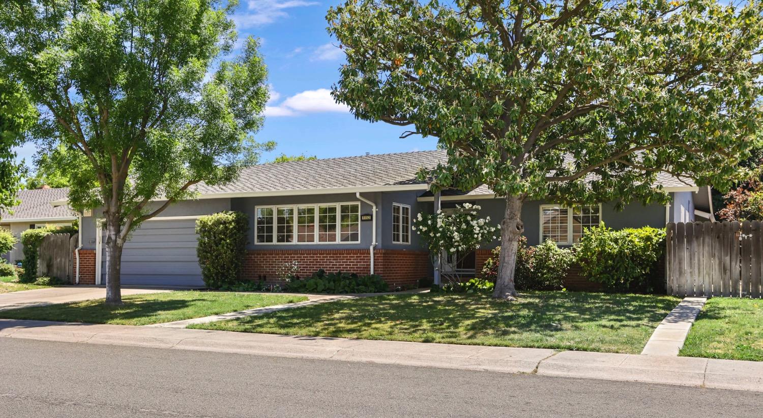 Detail Gallery Image 3 of 43 For 1152 Stanton Way, Stockton,  CA 95207 - 3 Beds | 2 Baths