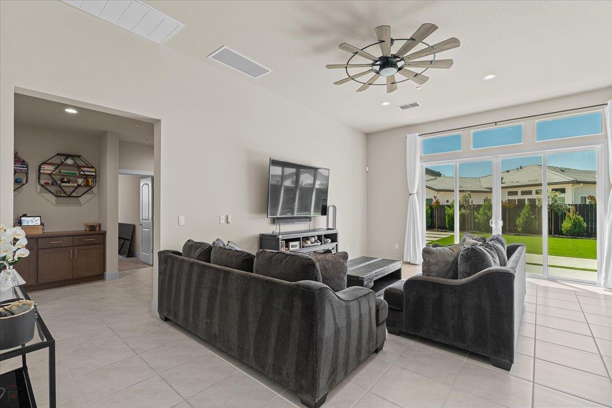 Detail Gallery Image 16 of 56 For 3715 N Berkeley Ave, Turlock,  CA 95382 - 5 Beds | 2 Baths