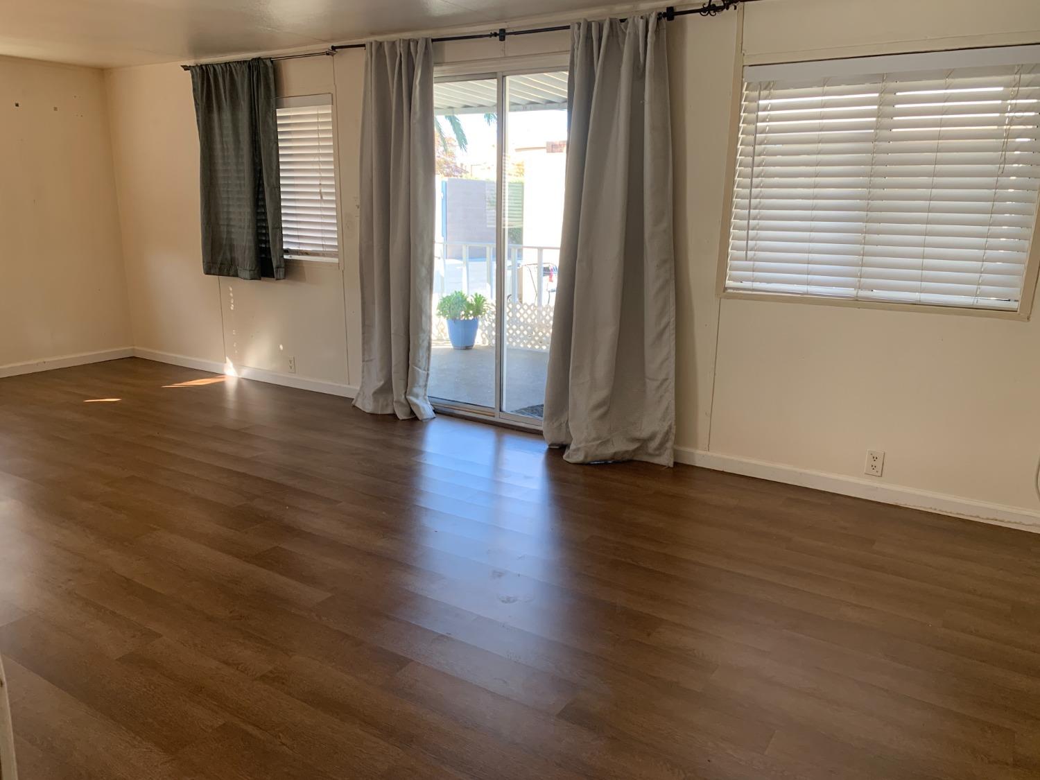 Detail Gallery Image 5 of 41 For 4216 Brookside Dr. #121, Sacramento,  CA 95834 - 2 Beds | 1 Baths
