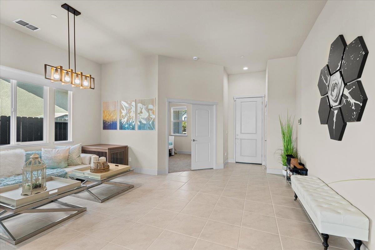 Detail Gallery Image 8 of 56 For 3715 N Berkeley Ave, Turlock,  CA 95382 - 5 Beds | 2 Baths