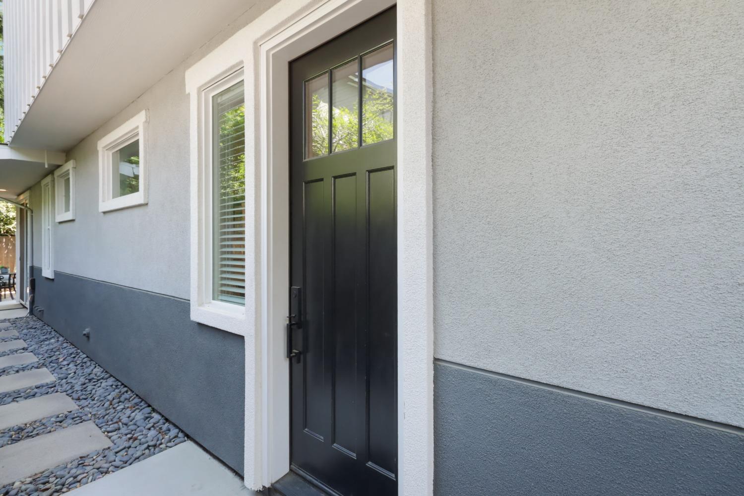 Detail Gallery Image 4 of 58 For 2011 Fat Aly, Sacramento,  CA 95811 - 3 Beds | 2/2 Baths