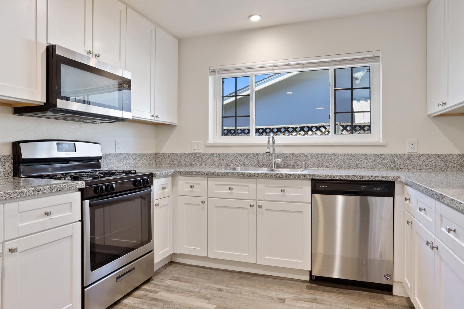 Detail Gallery Image 9 of 49 For 1384 Heckman Way, San Jose,  CA 95129 - 3 Beds | 2 Baths