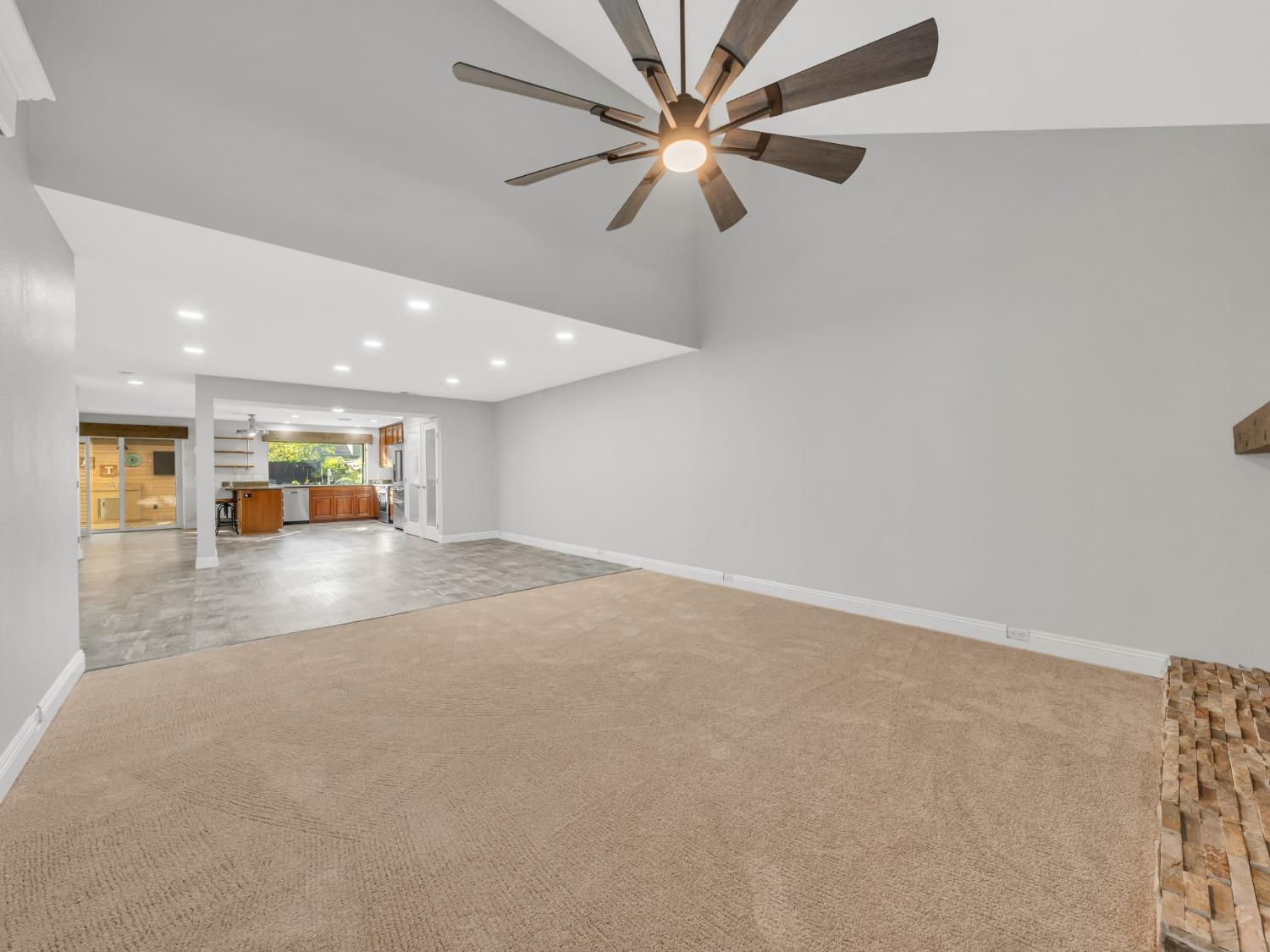 Detail Gallery Image 8 of 49 For 11303 Gold Country Blvd, Gold River,  CA 95670 - 3 Beds | 2/1 Baths