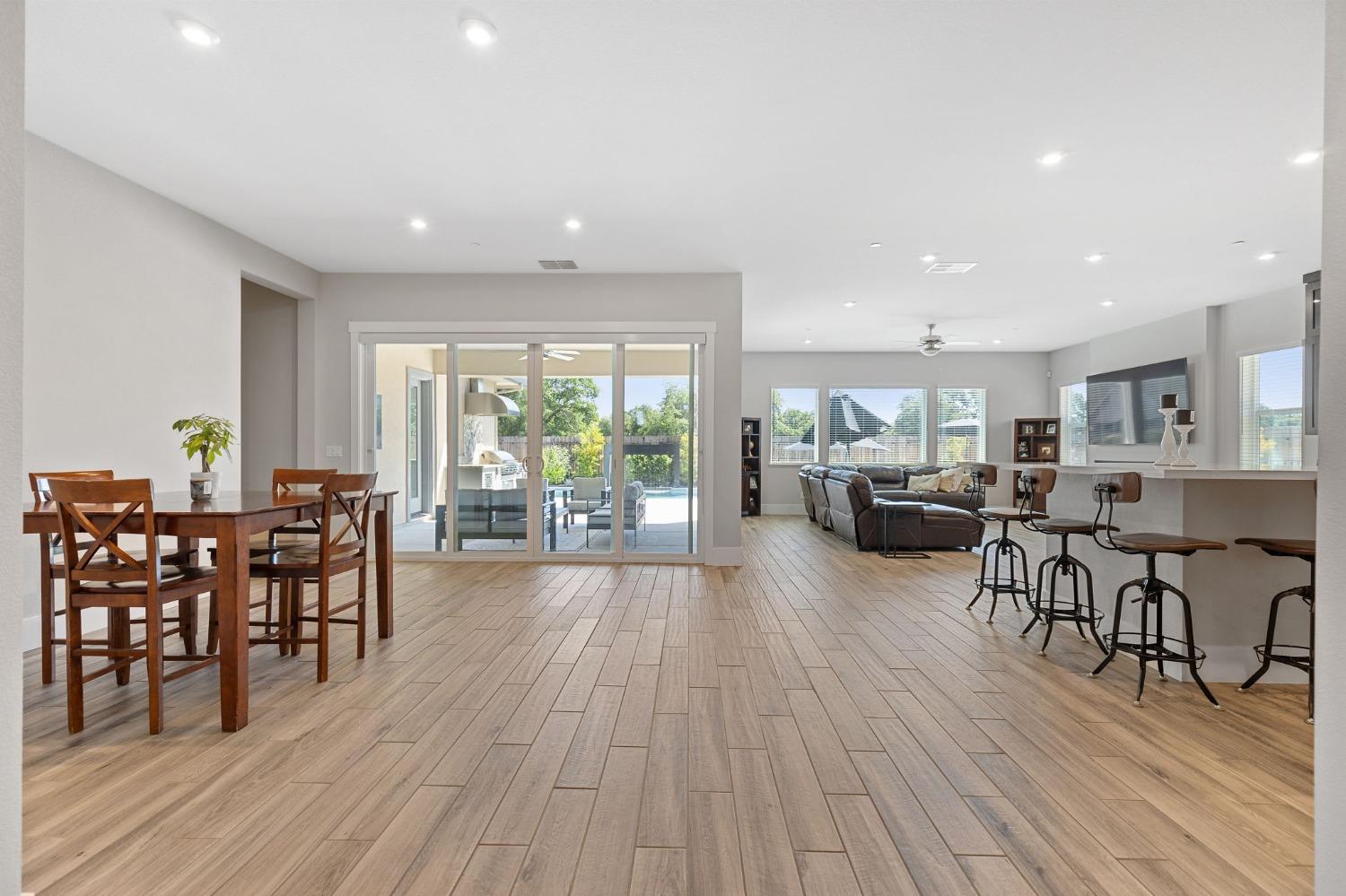 Detail Gallery Image 4 of 83 For 5125 Turnberry Dr, Lincoln,  CA 95648 - 5 Beds | 4/1 Baths