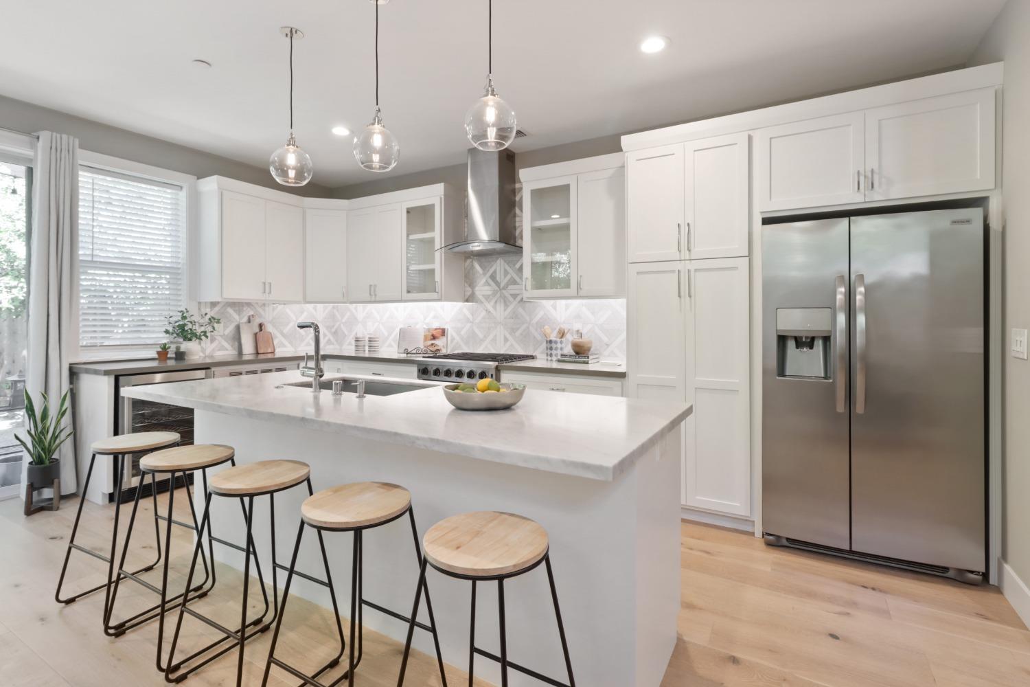 Detail Gallery Image 13 of 58 For 2011 Fat Aly, Sacramento,  CA 95811 - 3 Beds | 2/2 Baths