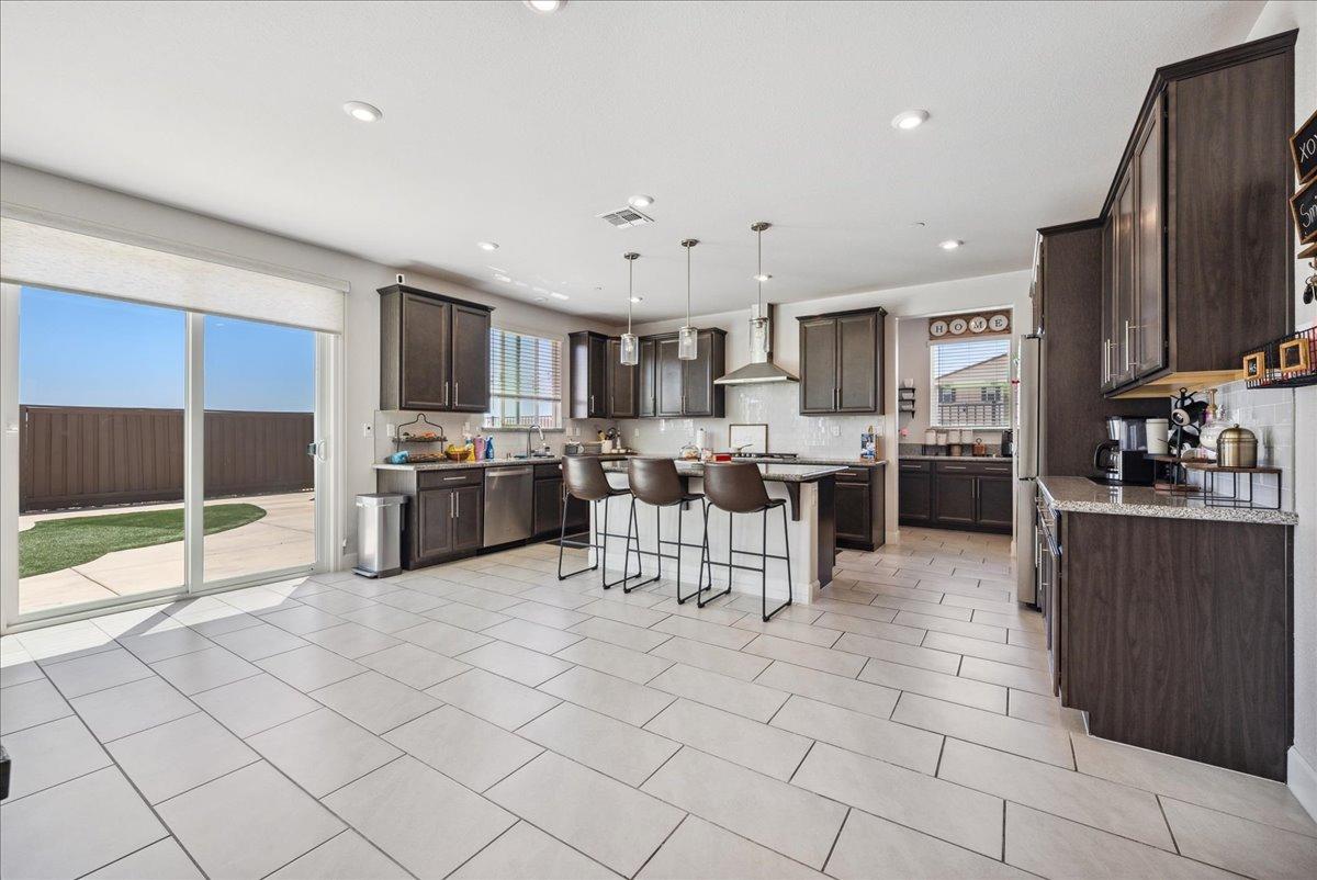 Detail Gallery Image 16 of 54 For 1304 Silversmith Ln, Rocklin,  CA 95765 - 5 Beds | 4 Baths