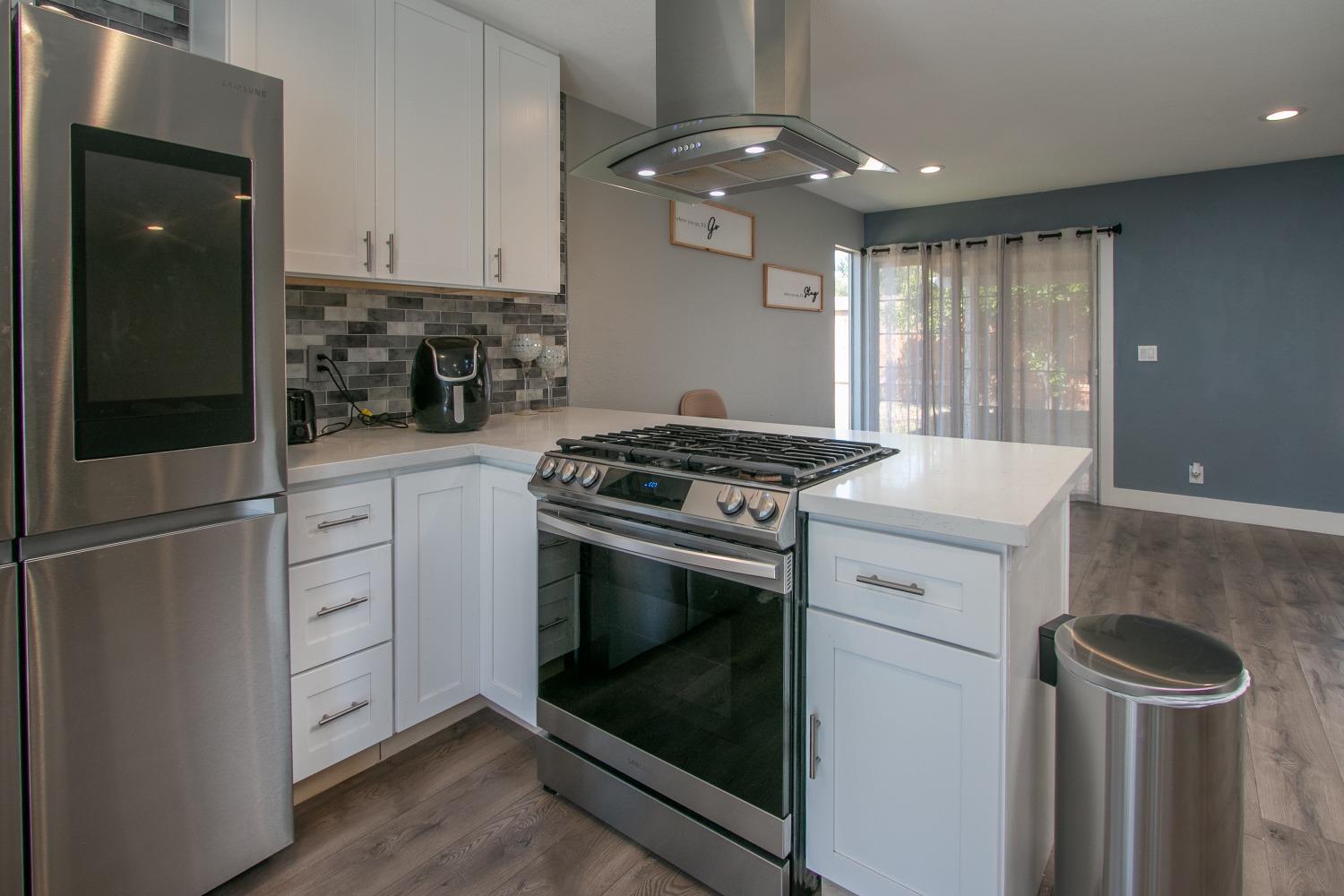Detail Gallery Image 6 of 33 For 8449 Juglans Dr, Orangevale,  CA 95662 - 3 Beds | 2 Baths