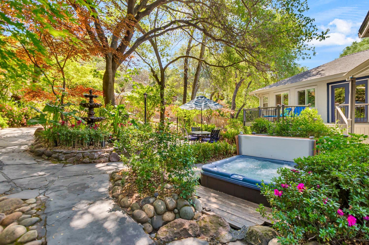 Detail Gallery Image 28 of 46 For 4006 Canyon Dr, Fair Oaks,  CA 95628 - 5 Beds | 4 Baths
