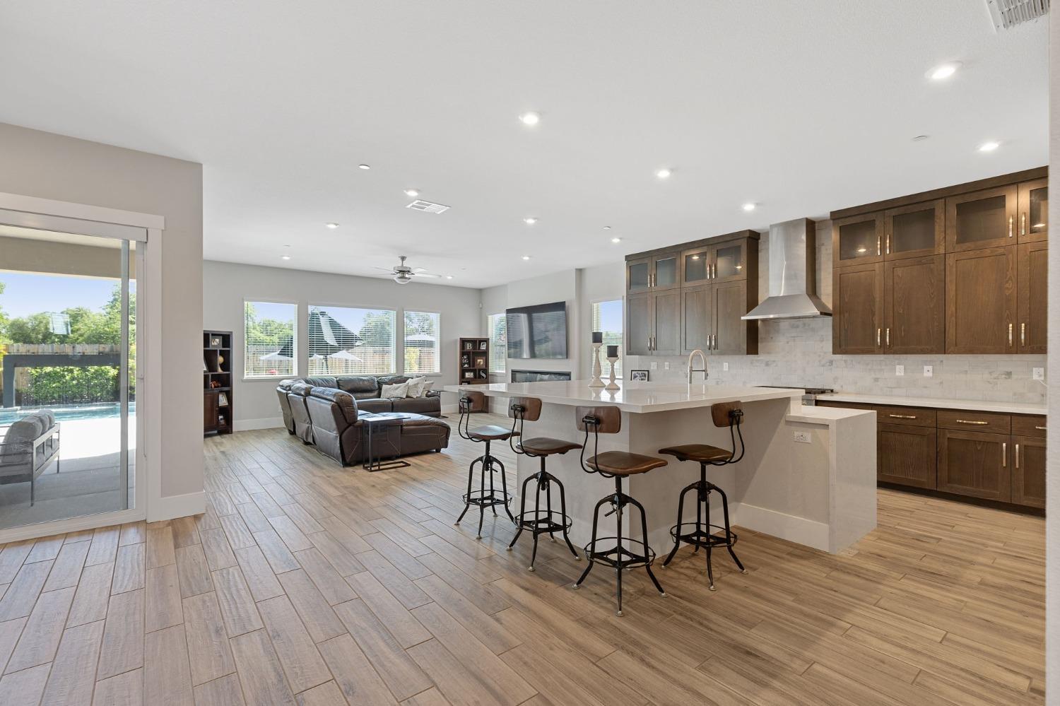 Detail Gallery Image 5 of 83 For 5125 Turnberry Dr, Lincoln,  CA 95648 - 5 Beds | 4/1 Baths