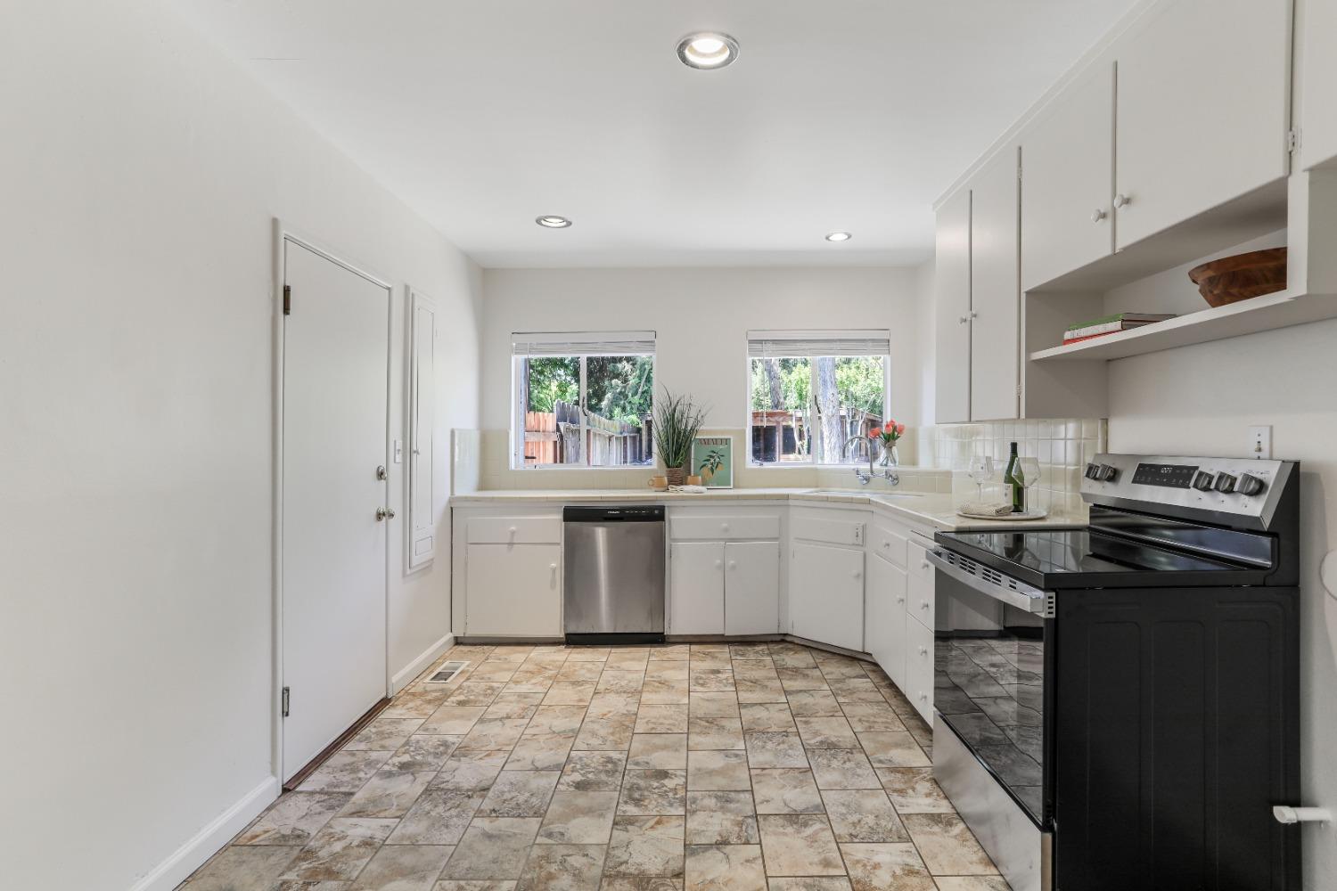 Detail Gallery Image 10 of 28 For 405 Helen Ave, Modesto,  CA 95354 - 2 Beds | 1 Baths