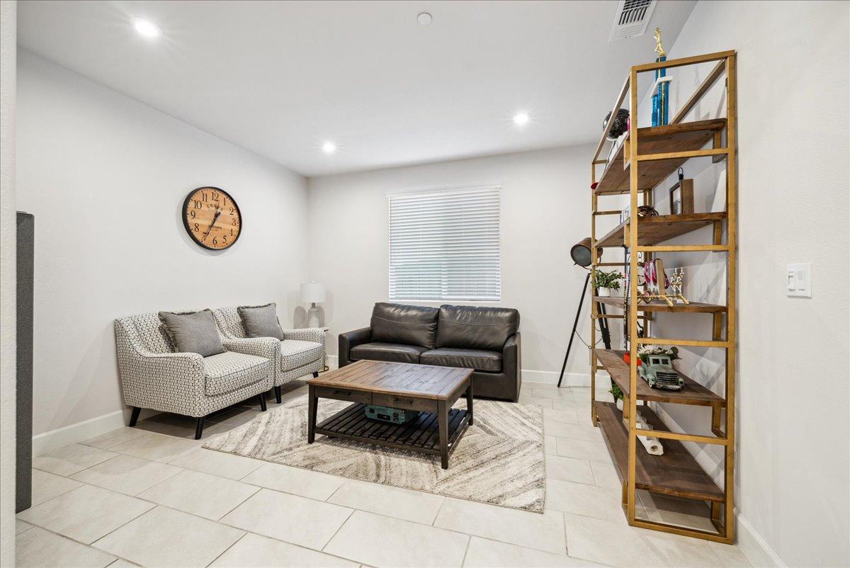 Detail Gallery Image 7 of 54 For 1304 Silversmith Ln, Rocklin,  CA 95765 - 5 Beds | 4 Baths