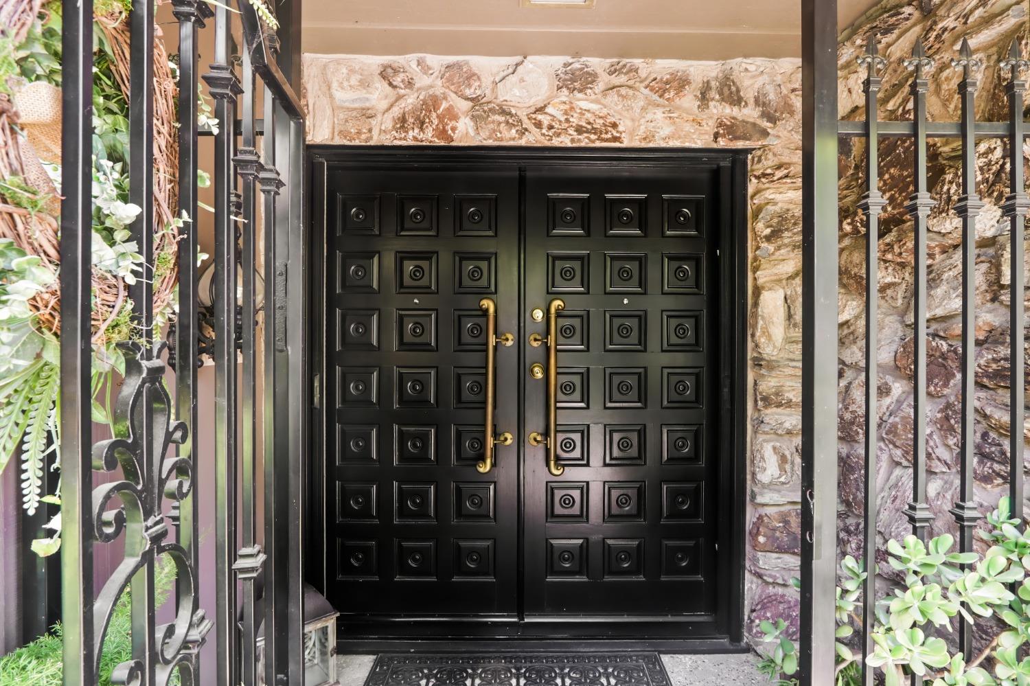 Detail Gallery Image 3 of 50 For 3305 Inverness Ct, Sacramento,  CA 95821 - 5 Beds | 3/1 Baths