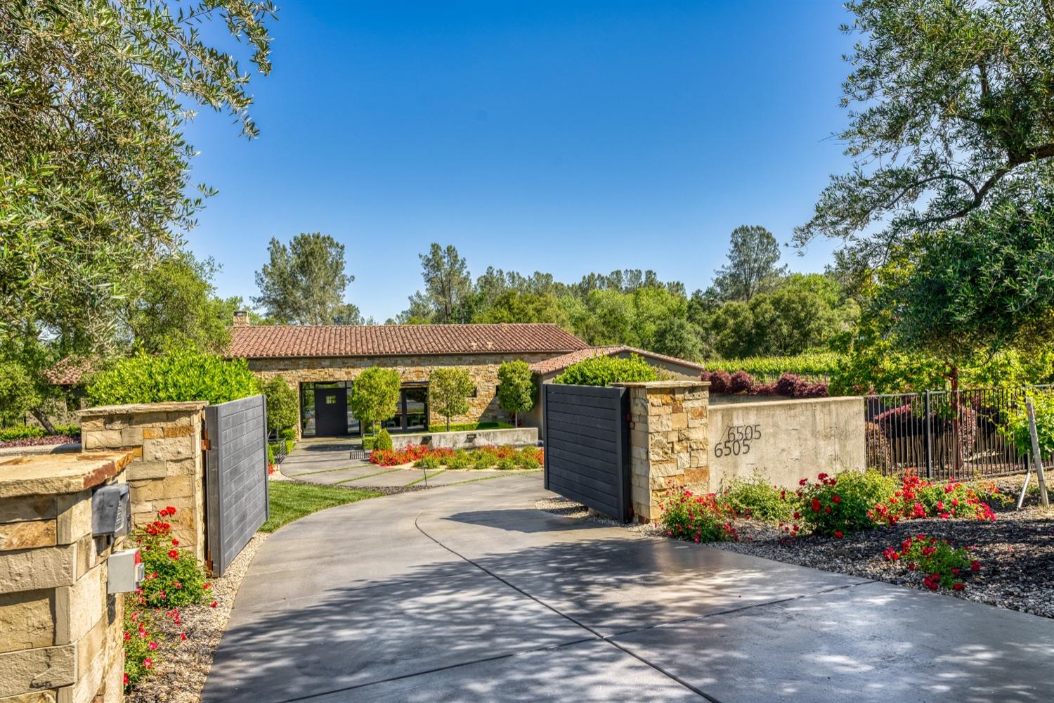 Detail Gallery Image 3 of 44 For 6505 Rutherford Canyon Rd, Loomis,  CA 95650 - 4 Beds | 4/1 Baths