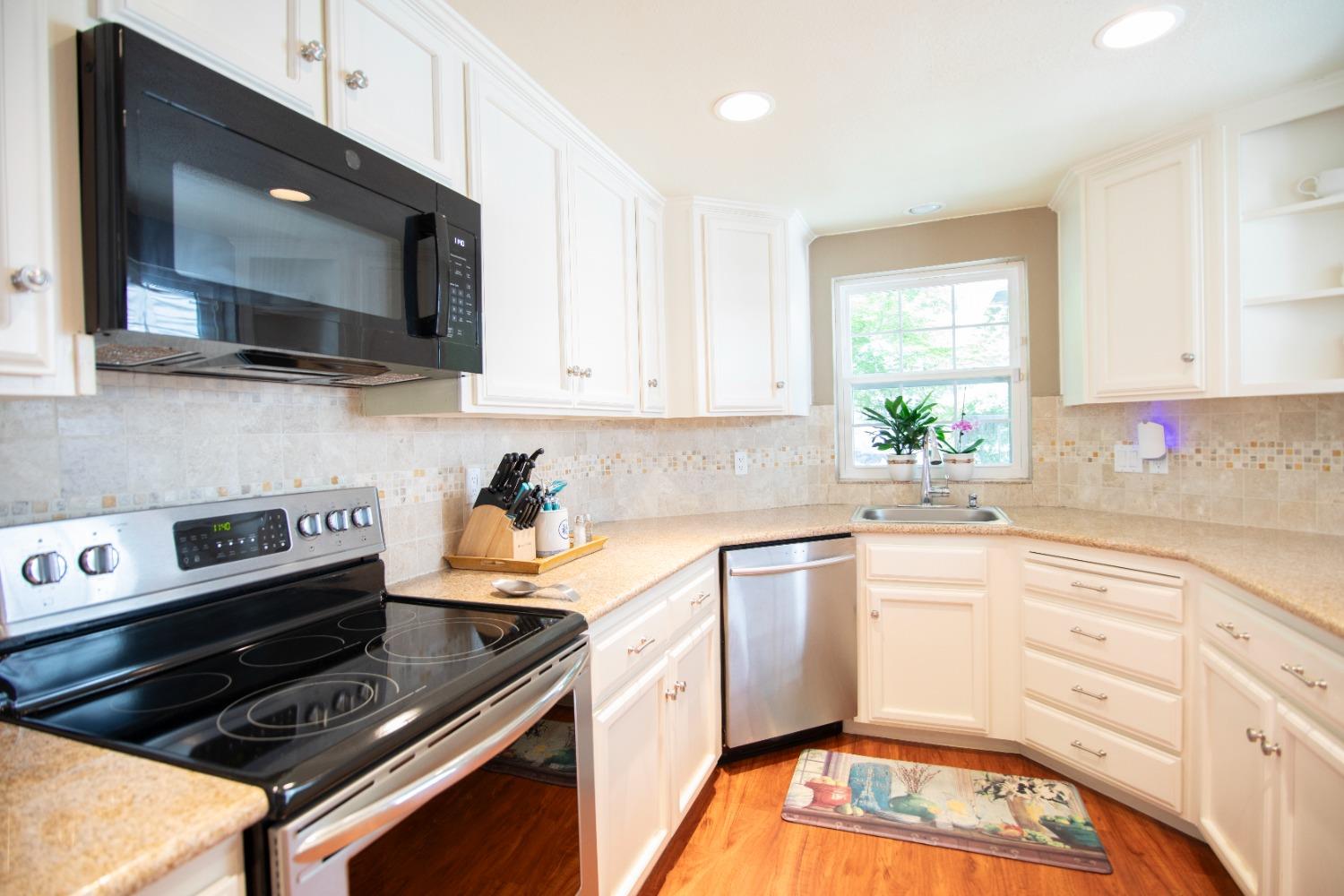 Detail Gallery Image 3 of 51 For 5815 Morgan Pl #1,  Stockton,  CA 95219 - 2 Beds | 1 Baths