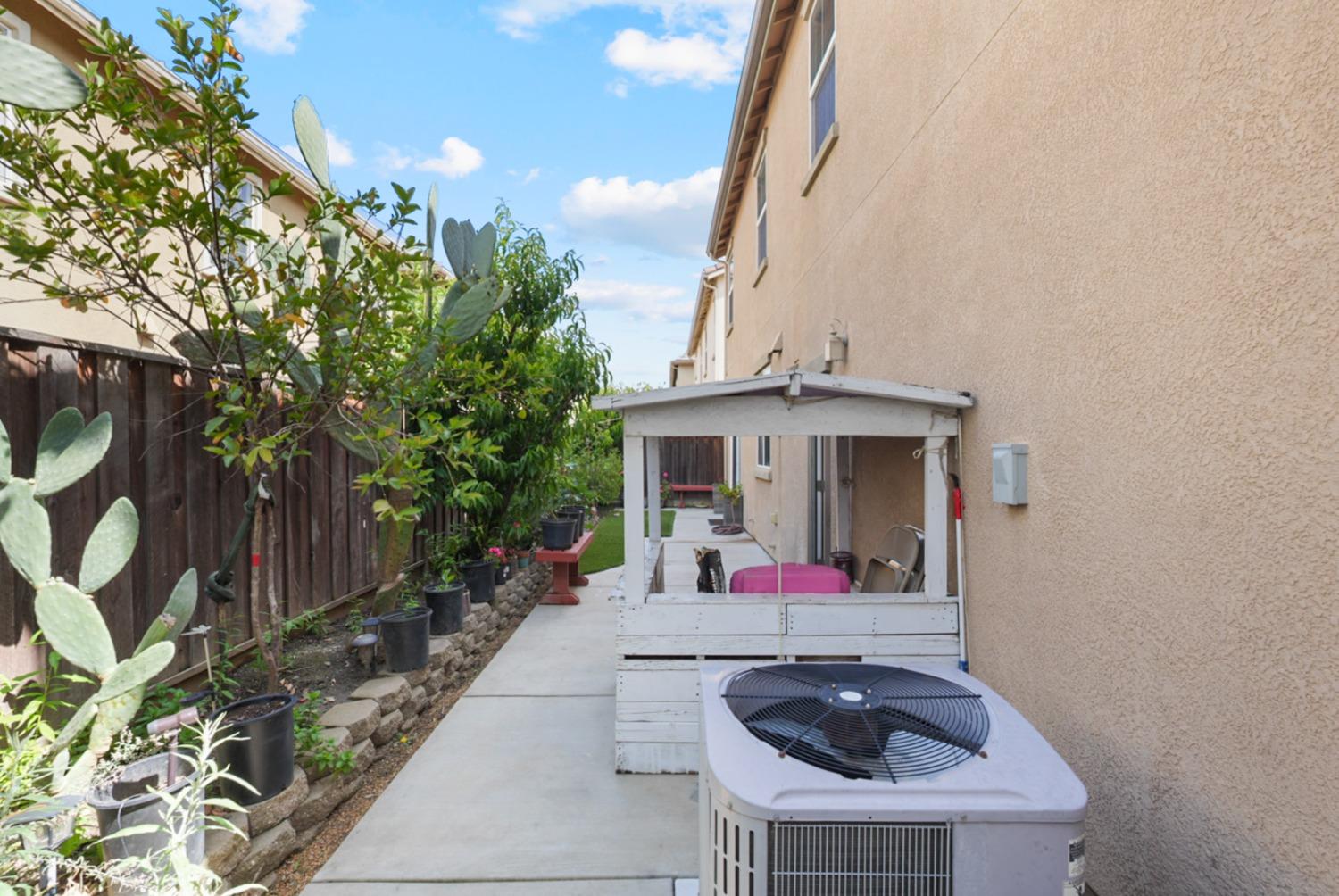 Detail Gallery Image 26 of 32 For 17263 S Bell Post Ln, Lathrop,  CA 95330 - 4 Beds | 2/1 Baths