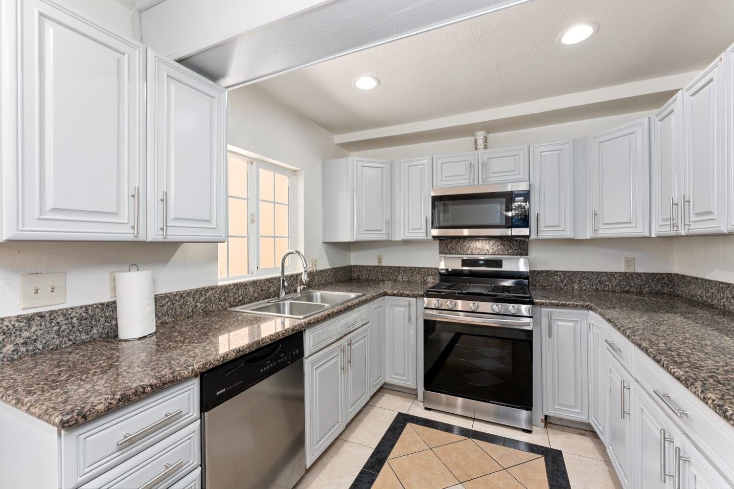 Detail Gallery Image 24 of 84 For 8905 Fredric, Sacramento,  CA 95826 - 4 Beds | 3 Baths