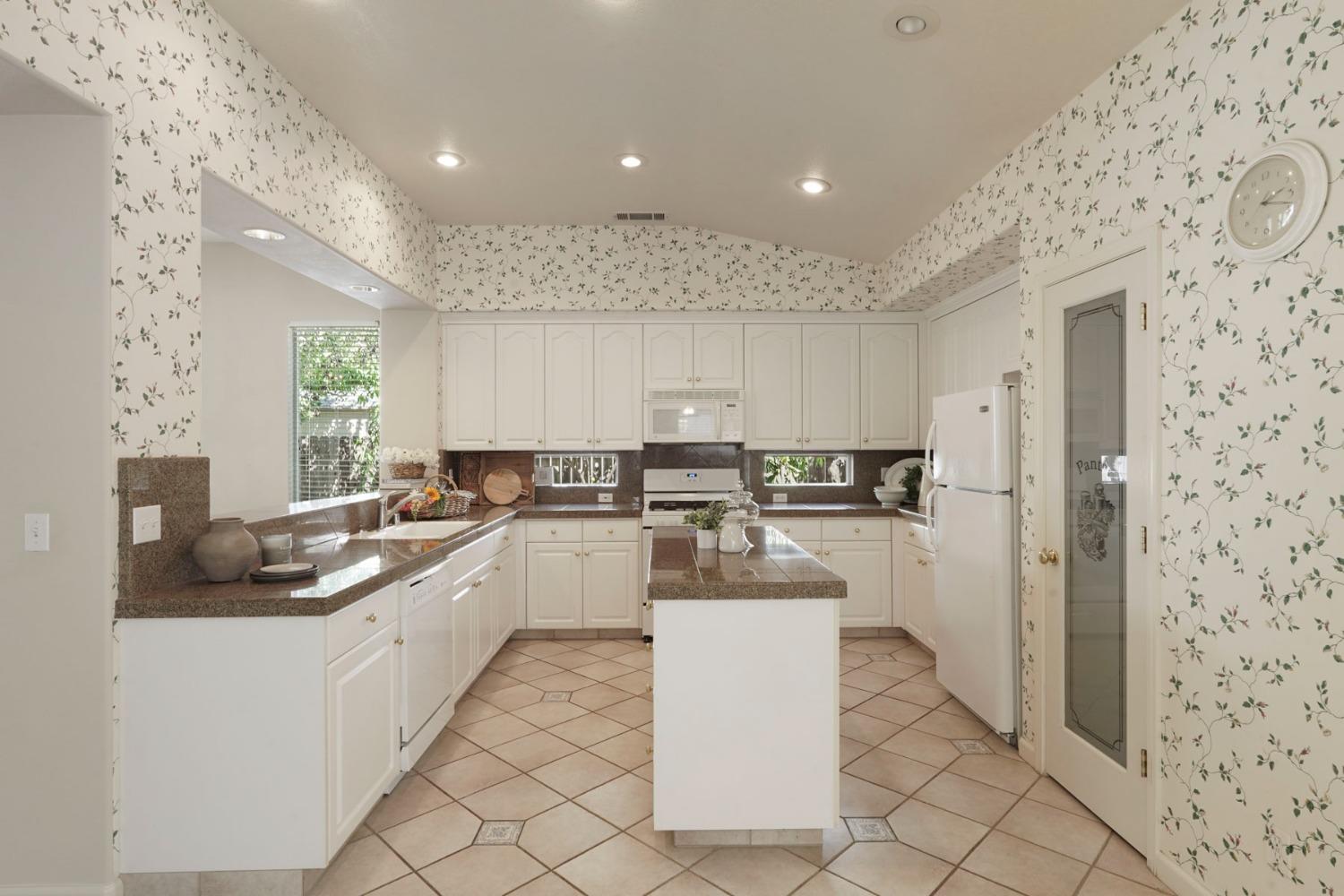 Detail Gallery Image 14 of 48 For 2607 W Elm St, Lodi,  CA 95242 - 3 Beds | 2 Baths