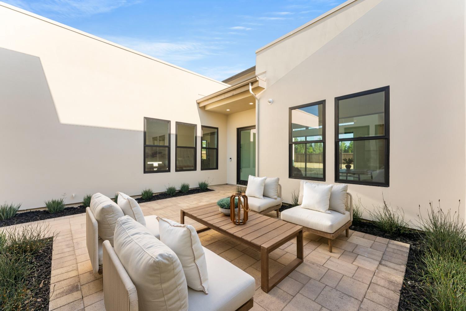Detail Gallery Image 15 of 78 For 4810 Minero Ln, Granite Bay,  CA 95746 - 5 Beds | 4/1 Baths