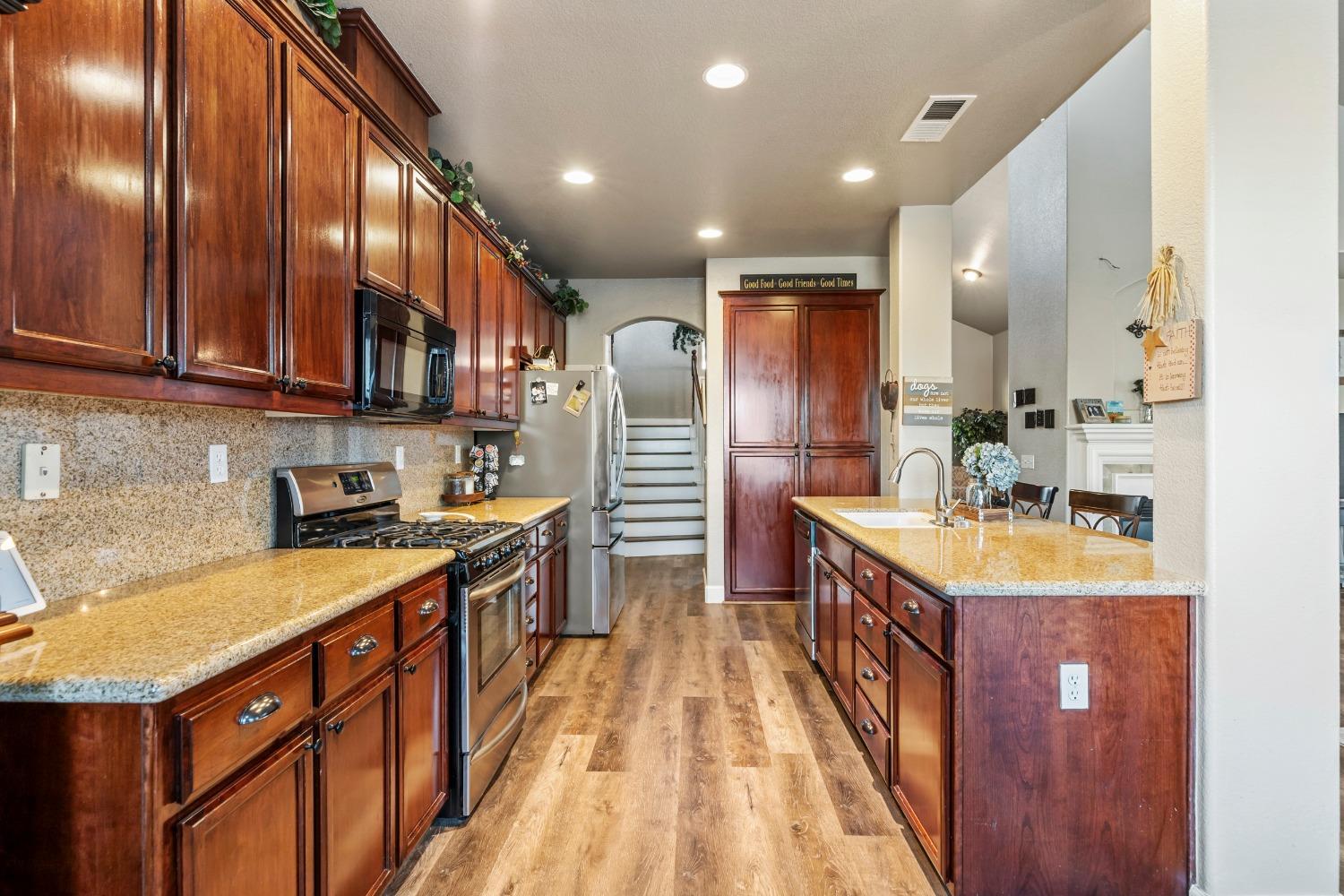 Detail Gallery Image 3 of 25 For 2825 Bullion Ct, Riverbank,  CA 95367 - 4 Beds | 2/1 Baths