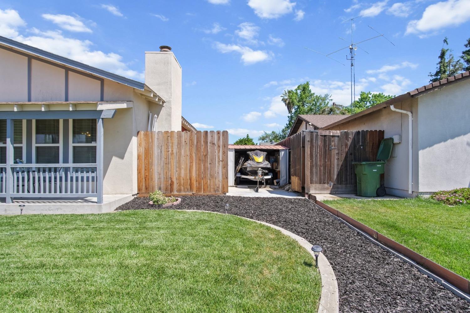 Detail Gallery Image 5 of 40 For 685 Bennington Ave, Turlock,  CA 95382 - 3 Beds | 2 Baths
