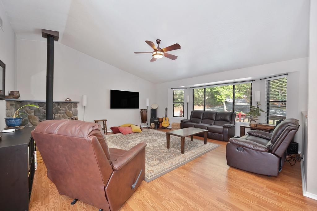 Detail Gallery Image 8 of 80 For 6127 Silverleaf Dr, Foresthill,  CA 95631 - 3 Beds | 2 Baths