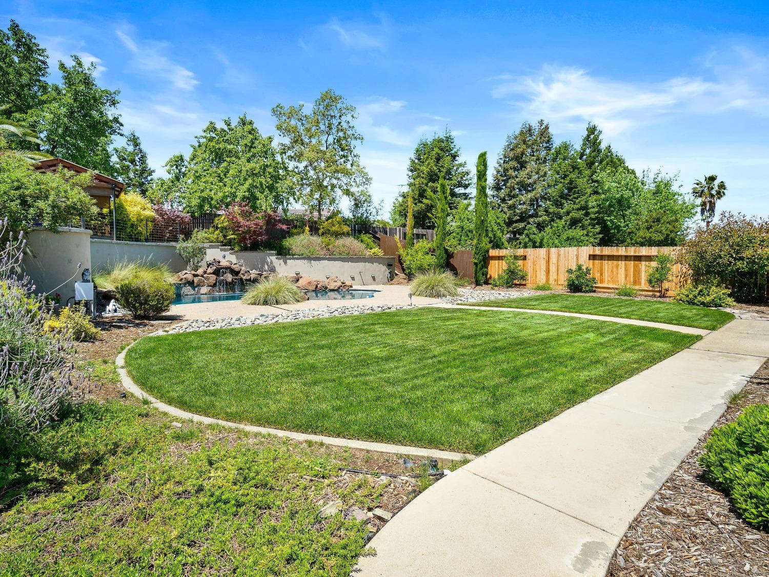 Detail Gallery Image 5 of 59 For 4736 Thoreau Dr, Cameron Park,  CA 95682 - 5 Beds | 3 Baths