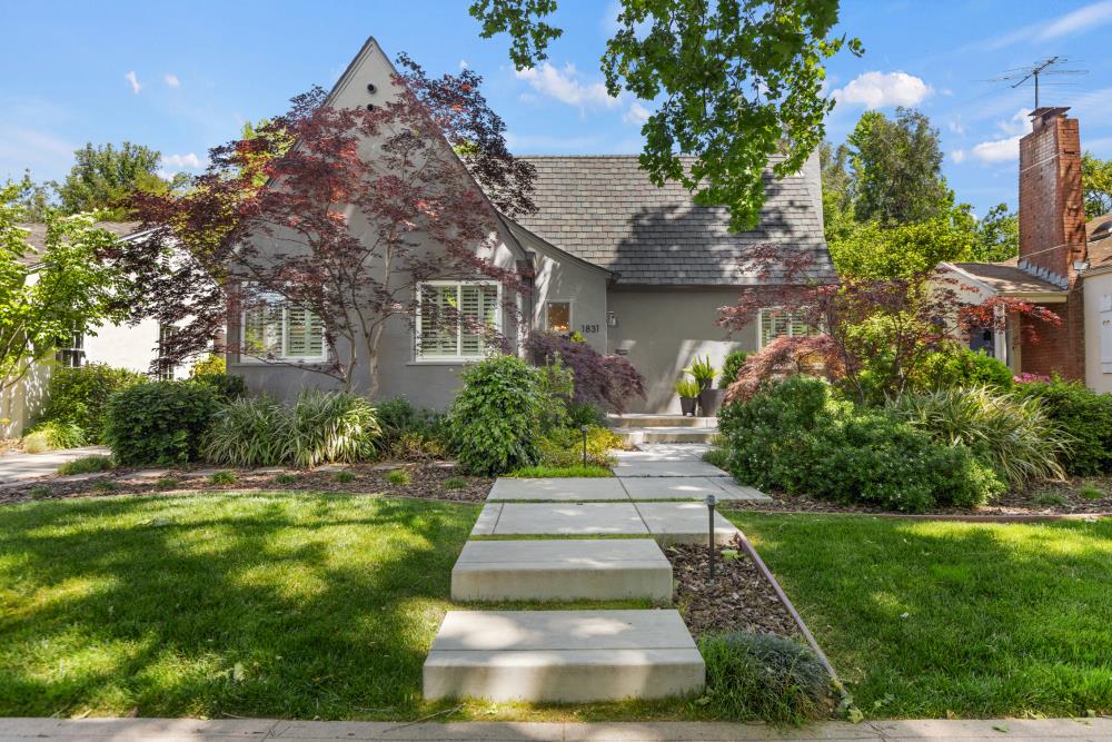Detail Gallery Image 1 of 65 For 1831 Bidwell Way, Sacramento,  CA 95818 - 3 Beds | 2 Baths