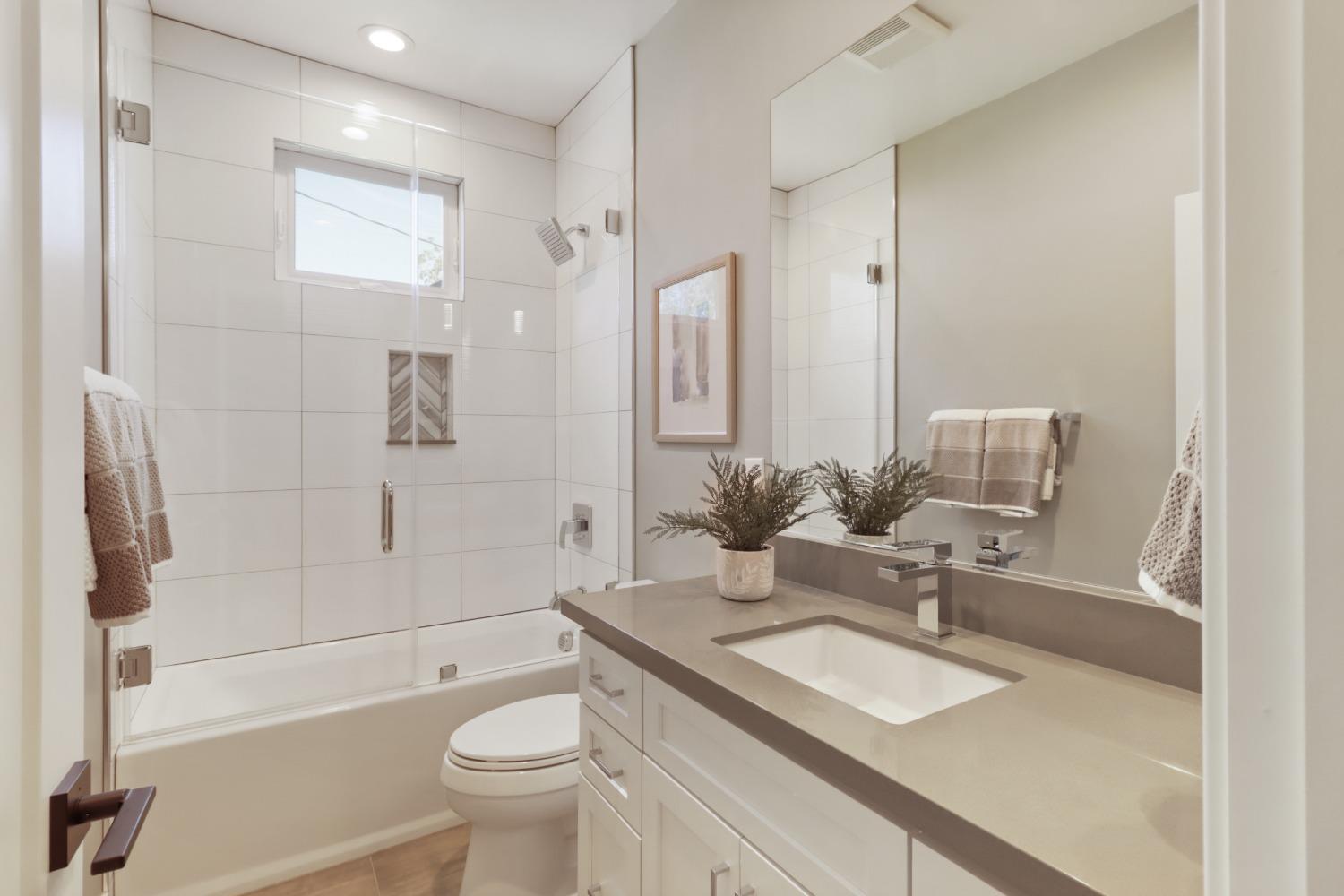 Detail Gallery Image 43 of 58 For 2011 Fat Aly, Sacramento,  CA 95811 - 3 Beds | 2/2 Baths
