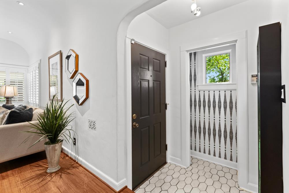 Detail Gallery Image 18 of 65 For 1831 Bidwell Way, Sacramento,  CA 95818 - 3 Beds | 2 Baths