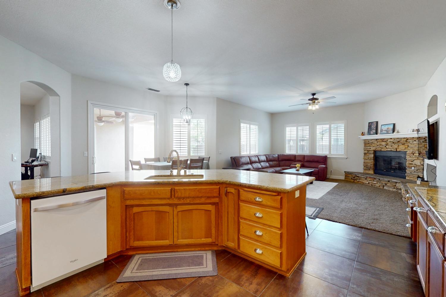 Detail Gallery Image 22 of 73 For 1918 Heidi Way, Yuba City,  CA 95993 - 4 Beds | 3 Baths