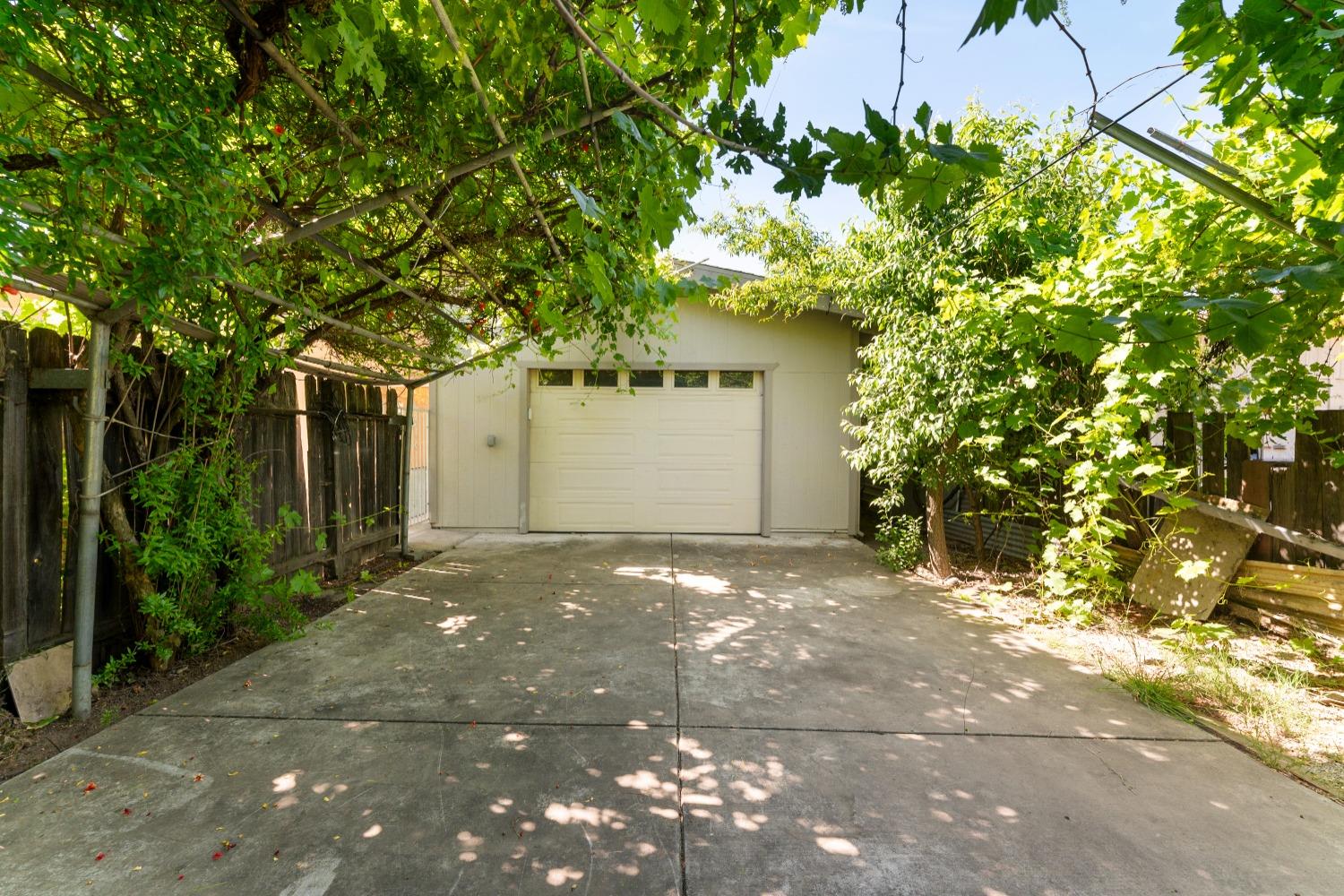 Detail Gallery Image 9 of 84 For 8905 Fredric, Sacramento,  CA 95826 - 4 Beds | 3 Baths
