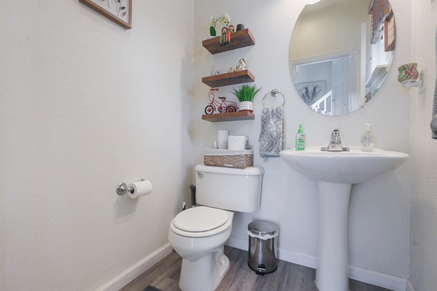 Detail Gallery Image 10 of 32 For 17263 S Bell Post Ln, Lathrop,  CA 95330 - 4 Beds | 2/1 Baths