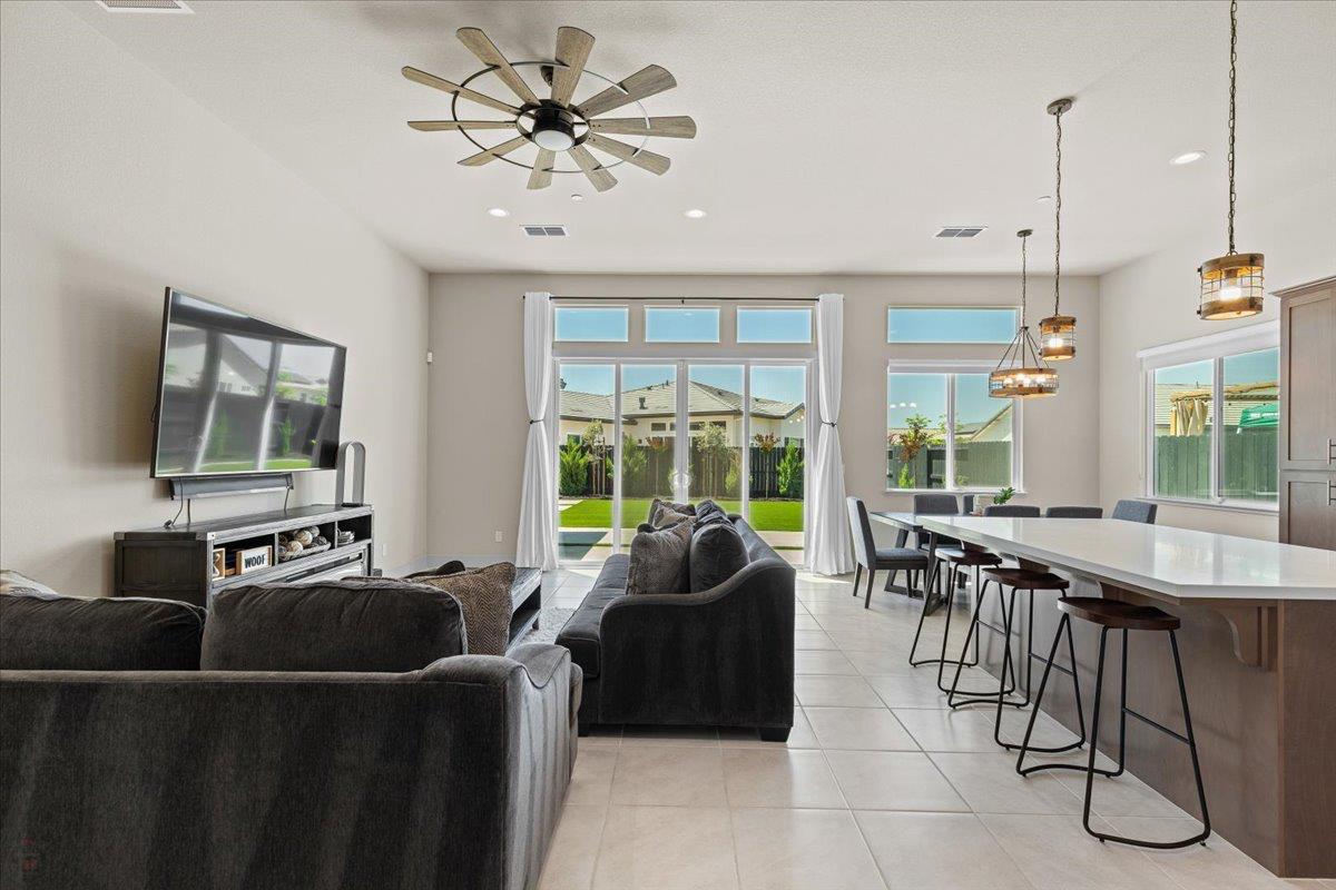 Detail Gallery Image 15 of 56 For 3715 N Berkeley Ave, Turlock,  CA 95382 - 5 Beds | 2 Baths
